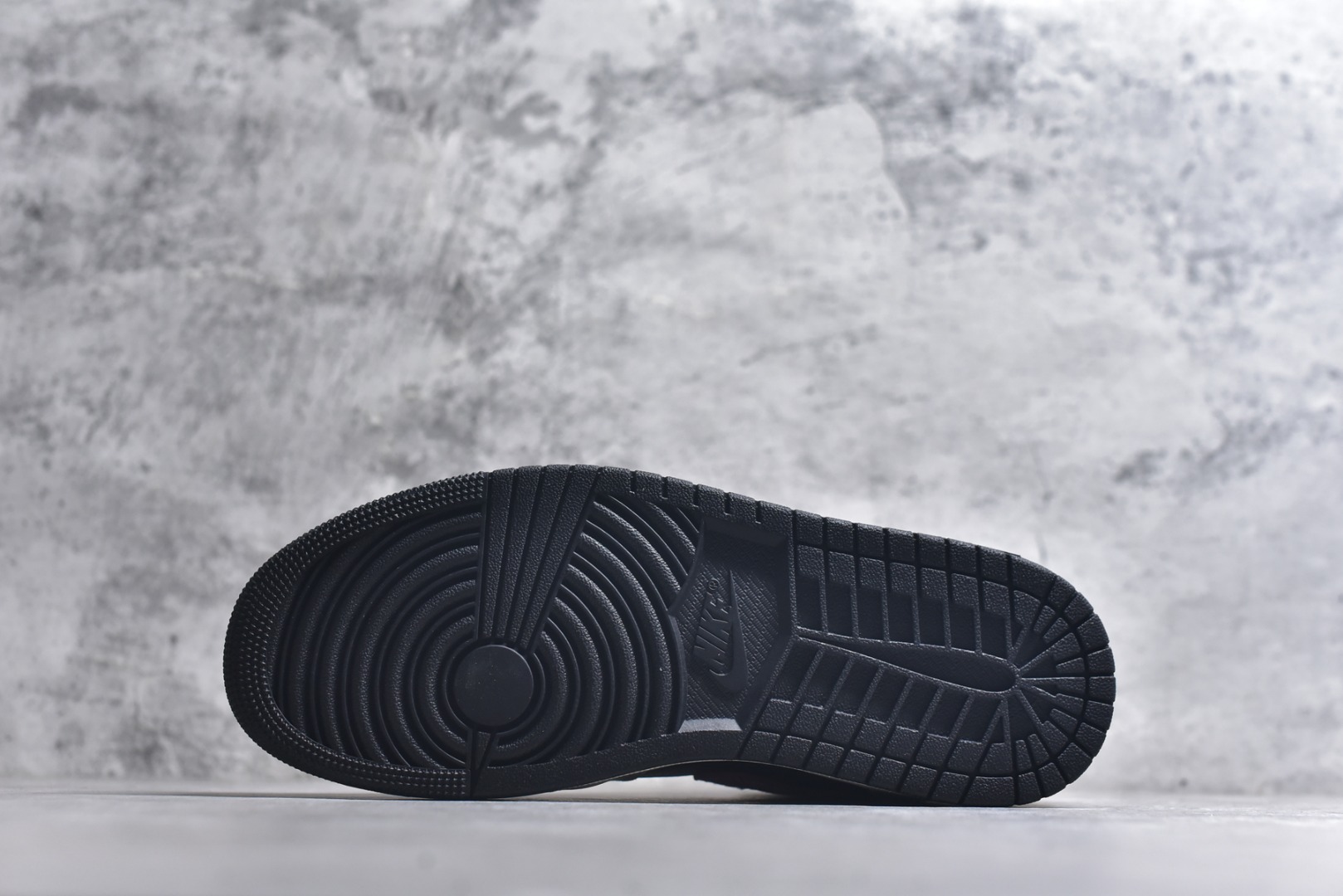 图片[6]-#Nike Air Jordan 1 Mid AJ1 “白黑粉”低帮文化篮球鞋 完美品质出货 细节如图所示 鞋面切割工整 冲孔整齐干净 中底拉帮线 整体清洁度非常好 货号：IB7007 107 尺码：36-46-选品中心