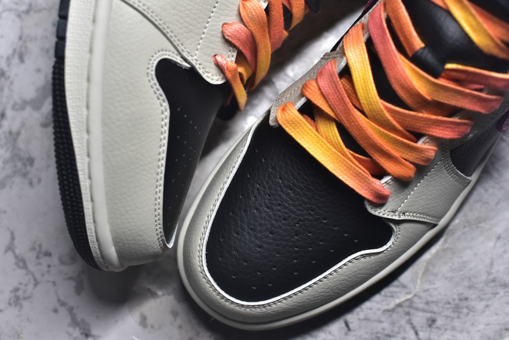 图片[8]-#Nike Air Jordan 1 Mid AJ1 “白黑粉”低帮文化篮球鞋 完美品质出货 细节如图所示 鞋面切割工整 冲孔整齐干净 中底拉帮线 整体清洁度非常好 货号：IB7007 107 尺码：36-46-选品中心