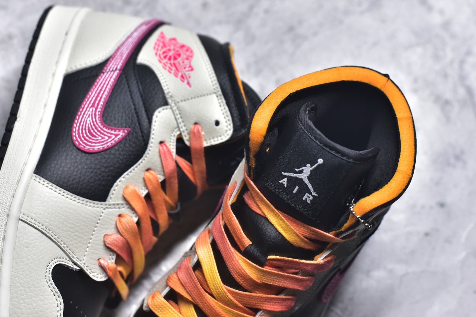 图片[9]-#Nike Air Jordan 1 Mid AJ1 “白黑粉”低帮文化篮球鞋 完美品质出货 细节如图所示 鞋面切割工整 冲孔整齐干净 中底拉帮线 整体清洁度非常好 货号：IB7007 107 尺码：36-46-选品中心