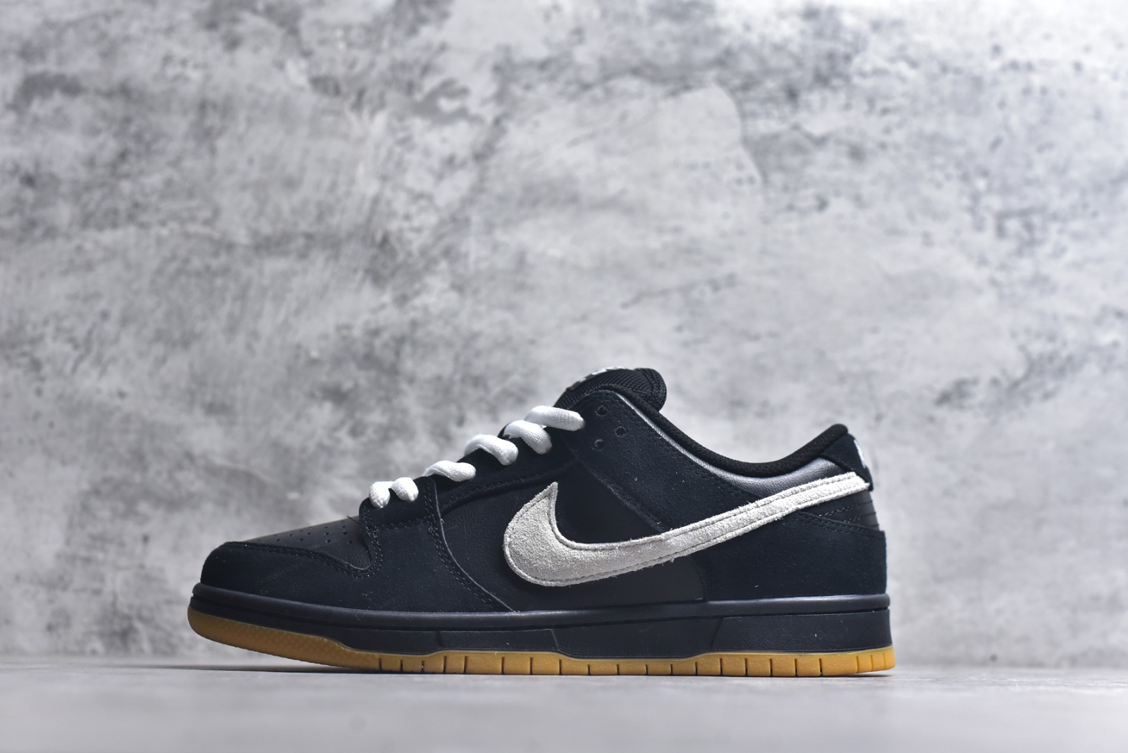 #NIKE SB DUNK LOW PRO扣篮系列低帮休闲运动滑板板鞋 黑白生胶 货号：HF3704-003 尺码：40 40.5 41 42 42.5 43 44 45 46-选品中心