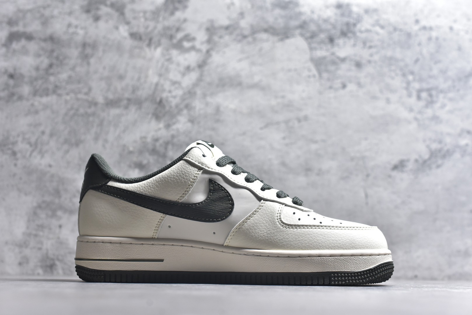图片[3]-#海外限量发售！公司级NIke Air Force 1 \’07 Low “NIKE-树纹墨绿”空军一号 低帮 运动鞋 休闲鞋 折边针车 工艺难度大 原楦头原纸板 原装鞋盒 定制五金配件 内置全掌气垫 原厂鞋底 货号：SM6668-125 尺码：36 36.5 37.5 38 38.5 39 40 40.5 41 42 42.5 43 44 44.5 45-选品中心