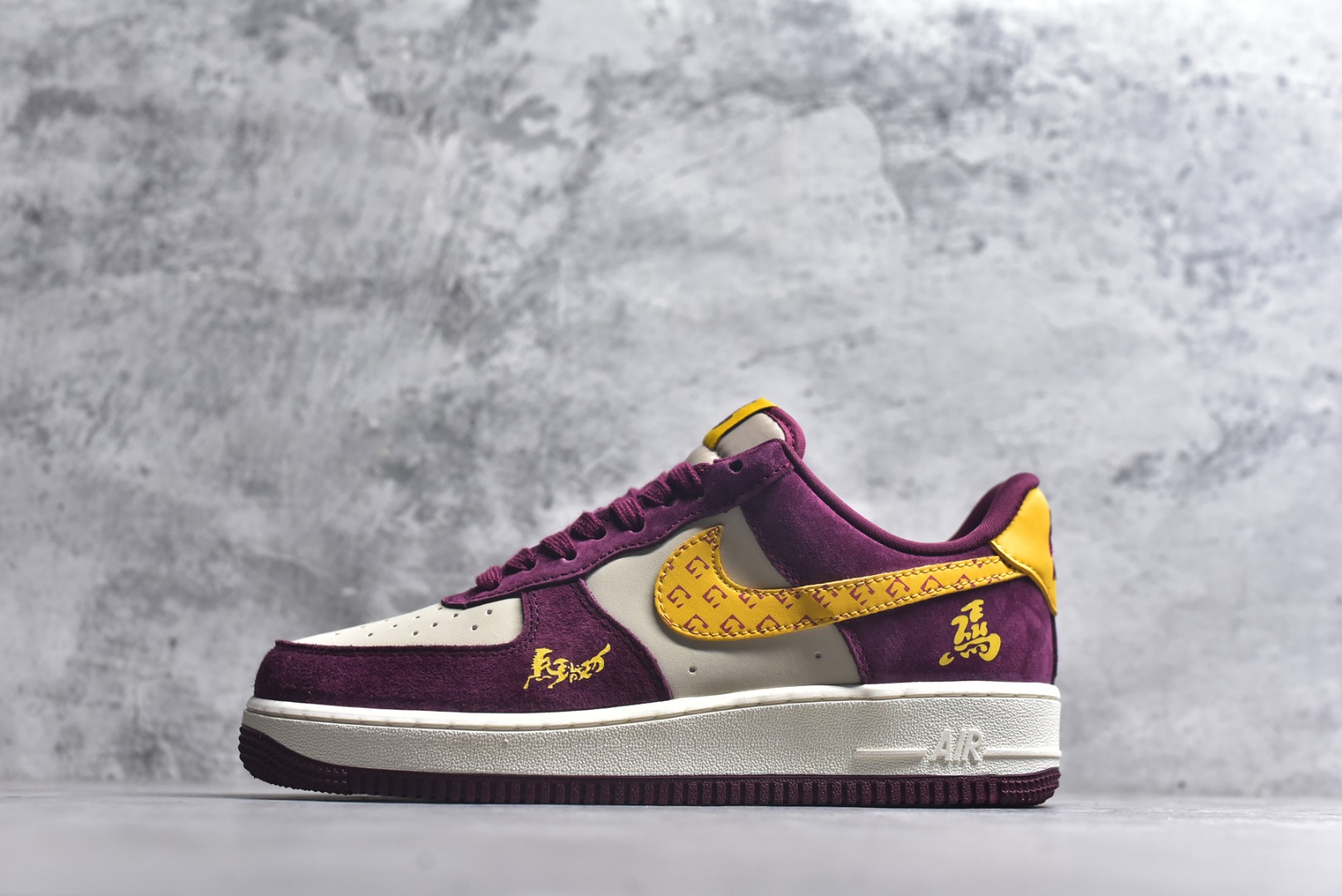 #马年限定限量发售❗️高端定制 Nike Air Force 1 \'07 Low “马年限定联名------ 酒红金钩” 高端定制 低帮休闲板鞋 定制鞋盒 大厂纯原品质出货 超高清洁度 皮料切割干净无任何毛边 细节完美 货号：KD1688-003 尺码：36 36.5 37.5 38 38.5 39 40 40.5 41 42 42.5 43 44 44.5 45-选品中心