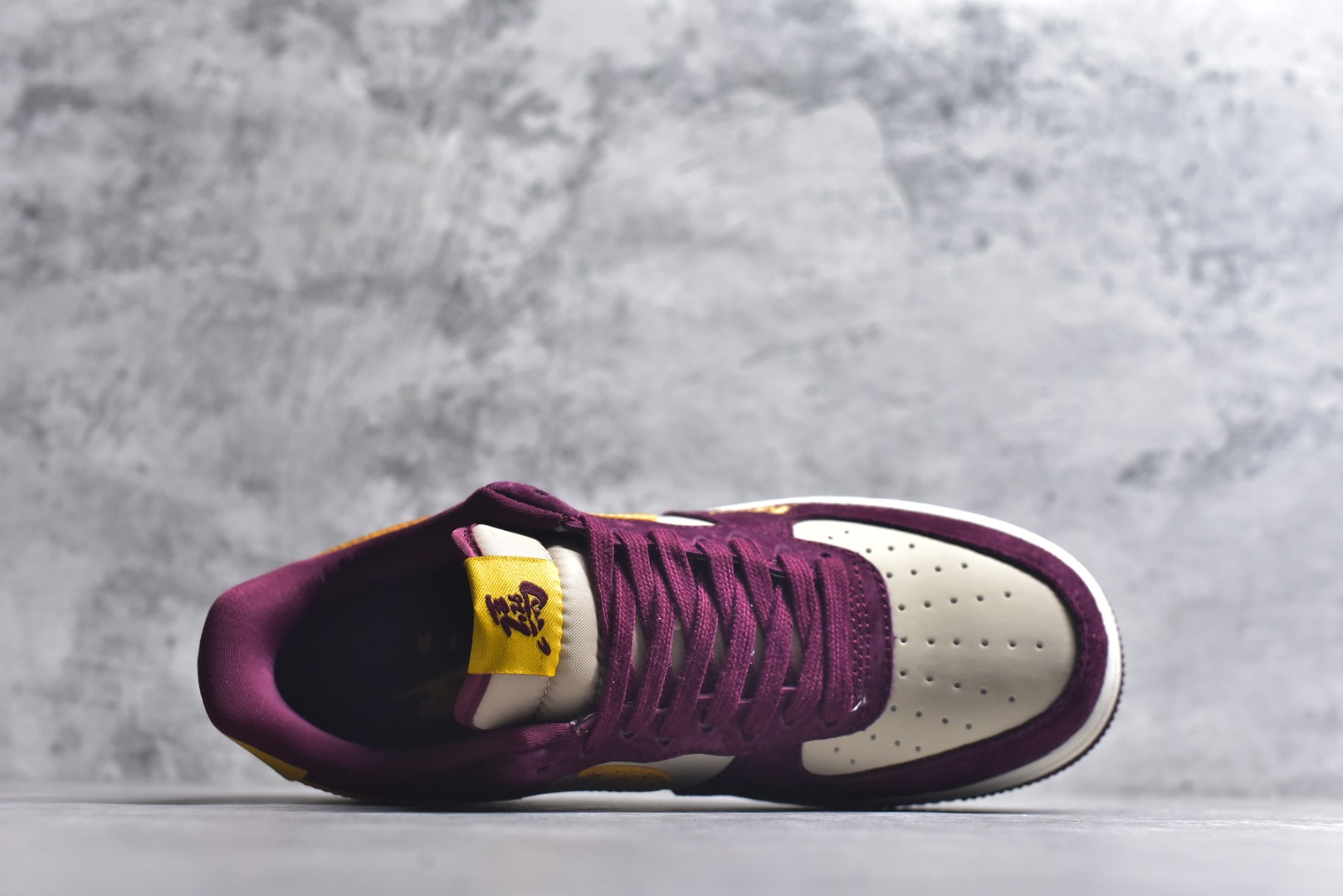 图片[4]-#马年限定限量发售❗️高端定制 Nike Air Force 1 \’07 Low “马年限定联名—— 酒红金钩” 高端定制 低帮休闲板鞋 定制鞋盒 大厂纯原品质出货 超高清洁度 皮料切割干净无任何毛边 细节完美 货号：KD1688-003 尺码：36 36.5 37.5 38 38.5 39 40 40.5 41 42 42.5 43 44 44.5 45-选品中心