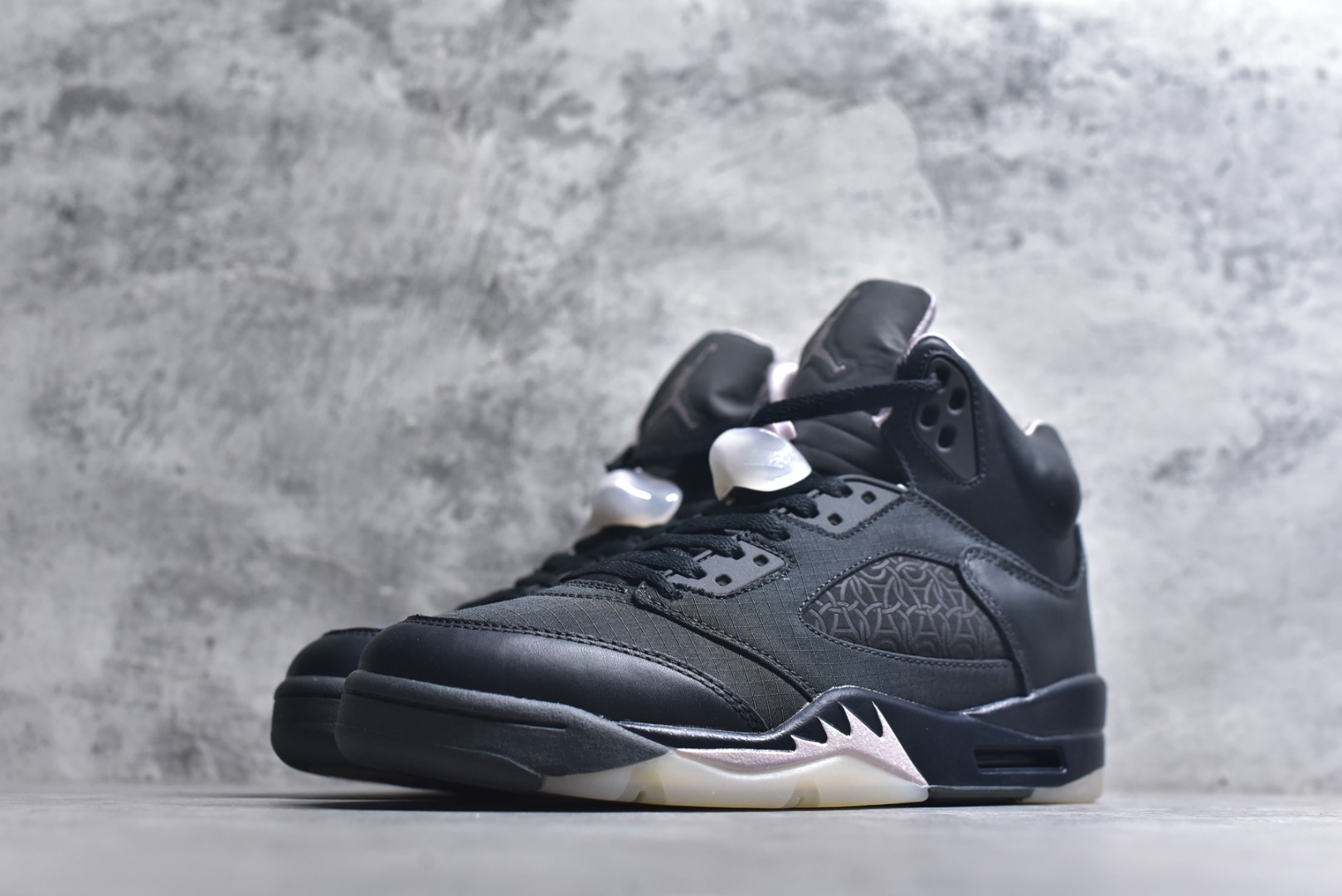 图片[2]-#顶级原版 头层皮 AJ5 乔5 黑粉 HQ3004-001 男鞋 40 40.5 41 42 42.5 43 44 44.5 45 46 47.5-选品中心