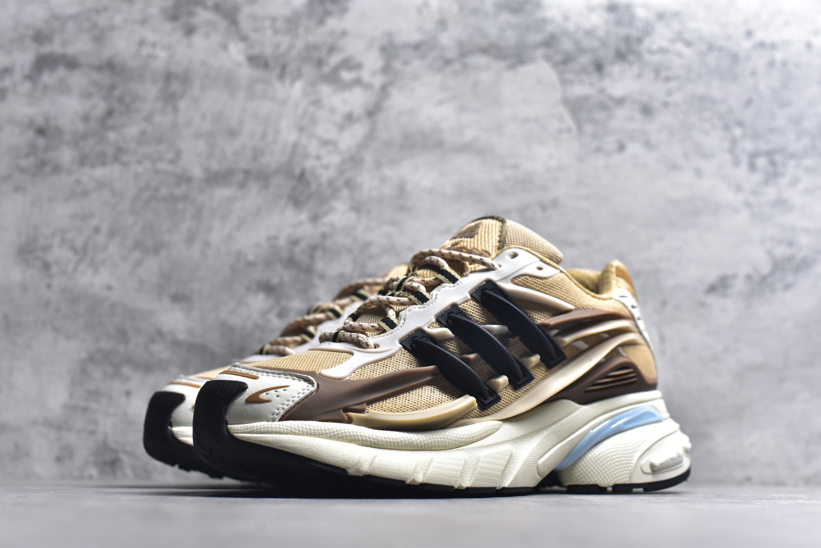 图片[2]-#Pharrell x AD Adistar Jellyfish 联名款低帮复古风老爹鞋水母鞋 JP9277 未来科技感十足 以3D风格焕新演绎标志性三条纹 为造型添上点睛之笔 金属质感视觉效果TPU自带哑光反射 非常的细节 最大的亮点无疑是鞋屁股 大块的tpu包裹 让增高的大底不再突兀 更显腿长脚细 尺码：36 36.5 37 38 38.5 39 40 40.5 41 42 42.5 43 44 44.5 45 46 47-选品中心