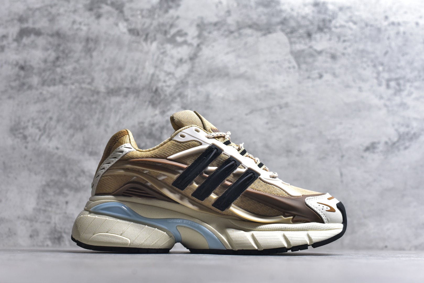 图片[3]-#Pharrell x AD Adistar Jellyfish 联名款低帮复古风老爹鞋水母鞋 JP9277 未来科技感十足 以3D风格焕新演绎标志性三条纹 为造型添上点睛之笔 金属质感视觉效果TPU自带哑光反射 非常的细节 最大的亮点无疑是鞋屁股 大块的tpu包裹 让增高的大底不再突兀 更显腿长脚细 尺码：36 36.5 37 38 38.5 39 40 40.5 41 42 42.5 43 44 44.5 45 46 47-选品中心