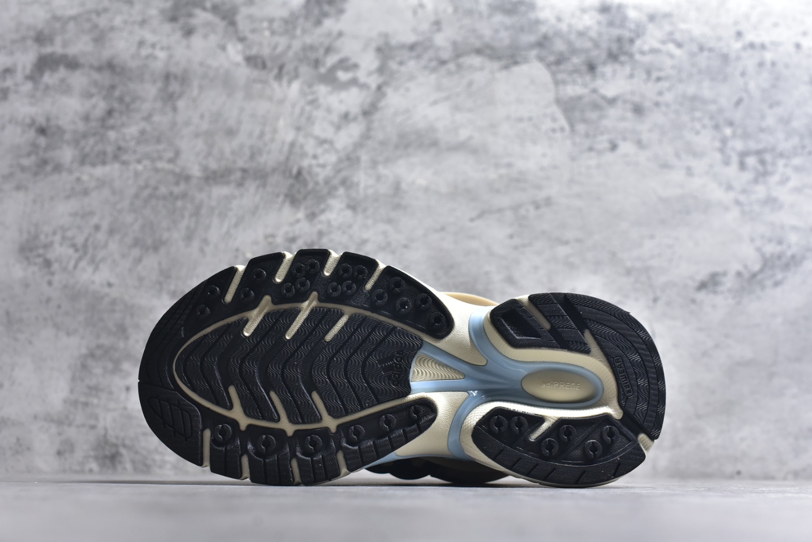 图片[6]-#Pharrell x AD Adistar Jellyfish 联名款低帮复古风老爹鞋水母鞋 JP9277 未来科技感十足 以3D风格焕新演绎标志性三条纹 为造型添上点睛之笔 金属质感视觉效果TPU自带哑光反射 非常的细节 最大的亮点无疑是鞋屁股 大块的tpu包裹 让增高的大底不再突兀 更显腿长脚细 尺码：36 36.5 37 38 38.5 39 40 40.5 41 42 42.5 43 44 44.5 45 46 47-选品中心