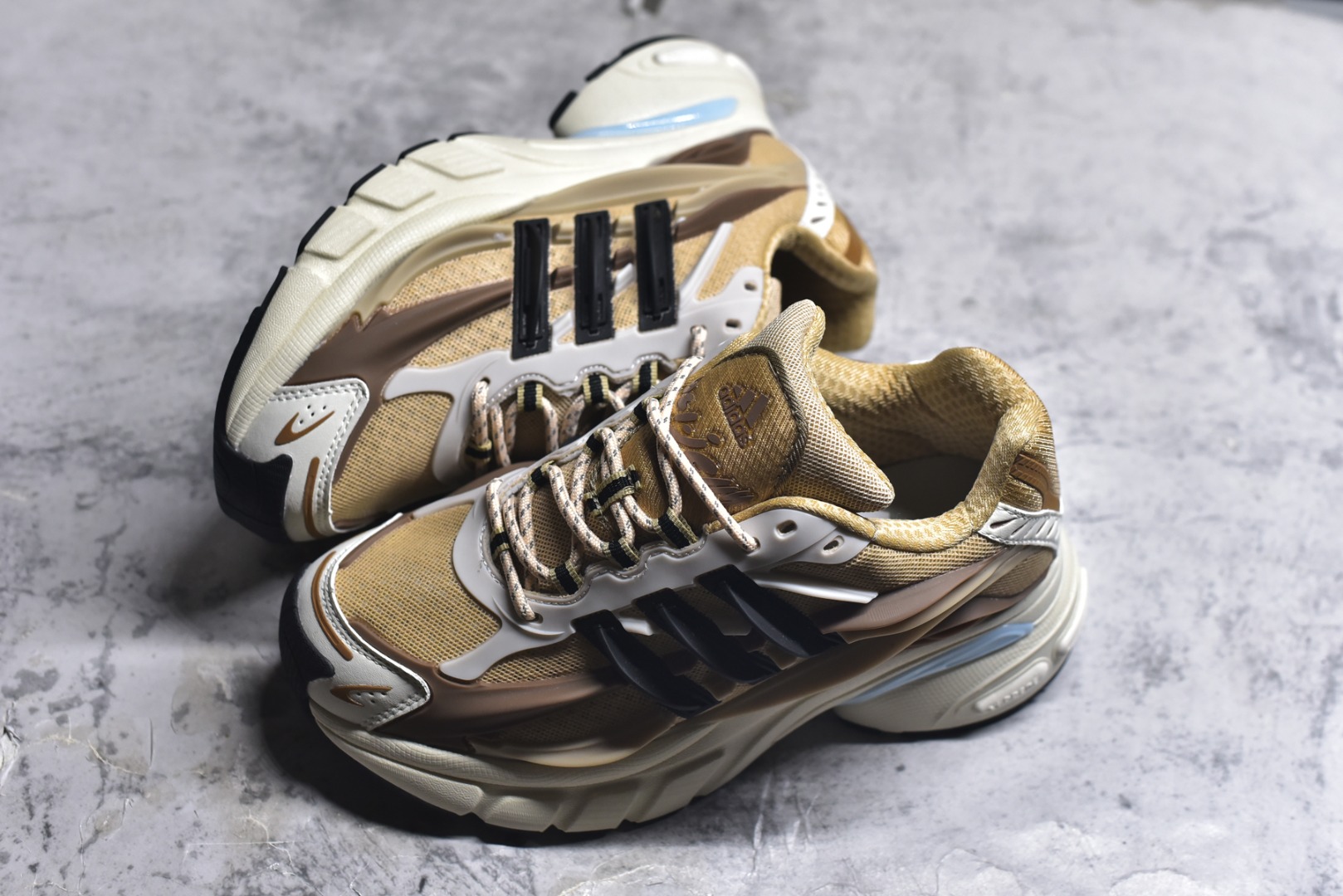 图片[7]-#Pharrell x AD Adistar Jellyfish 联名款低帮复古风老爹鞋水母鞋 JP9277 未来科技感十足 以3D风格焕新演绎标志性三条纹 为造型添上点睛之笔 金属质感视觉效果TPU自带哑光反射 非常的细节 最大的亮点无疑是鞋屁股 大块的tpu包裹 让增高的大底不再突兀 更显腿长脚细 尺码：36 36.5 37 38 38.5 39 40 40.5 41 42 42.5 43 44 44.5 45 46 47-选品中心