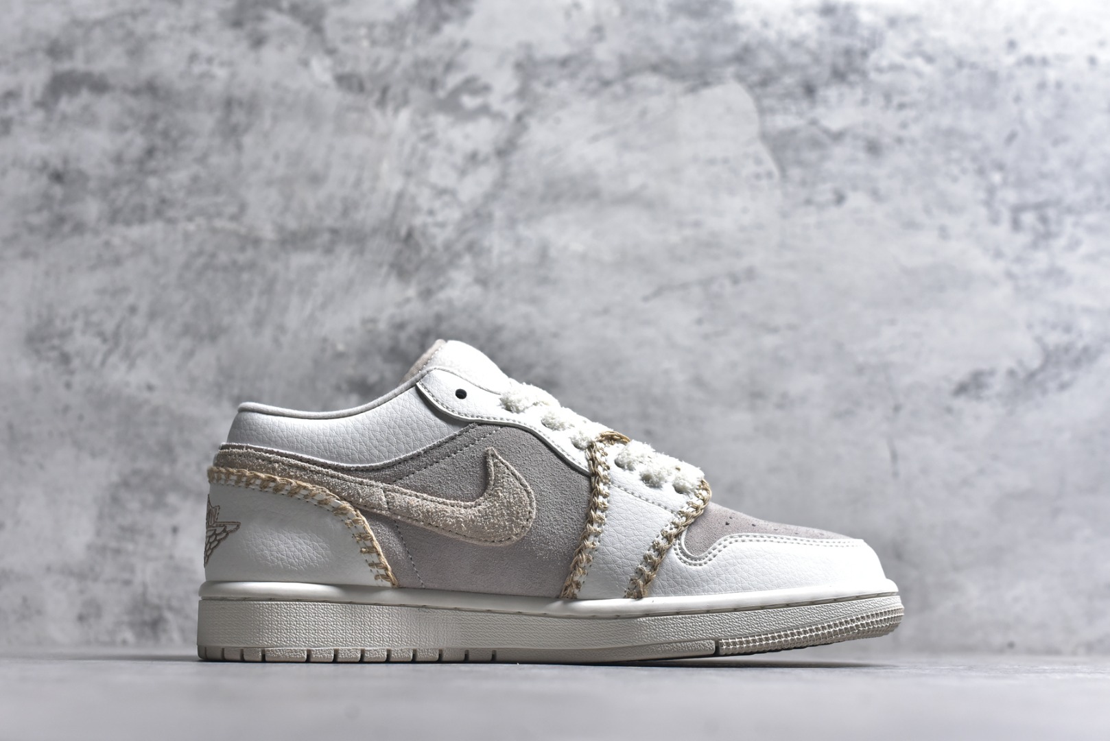 图片[3]-#Air Jordan AJ1 Low 低帮 HV4268-120 全新流水线出品 DT版本唯一平替选择 市场第二梯队最强版 全部原鞋开发 原楦原纸板开发 全鞋电脑针车 原厂内置全掌气垫 原盒内在原标 唯一Zp原版鞋带绑法 免检产品 全新2022版型 全头层皮料 完美零毛边处理 原厂配置全掌气垫 价格定位良心 几十个配色陆续出货 实拍调校N版已经零色差零失真 百分百还原实物色彩所见即所得 不存在货不对板色差等低级问题 选购参考实物拍摄 不混卖不参货 只用心做好货严格选品 承诺混一赔十 尺码：36-46-选品中心