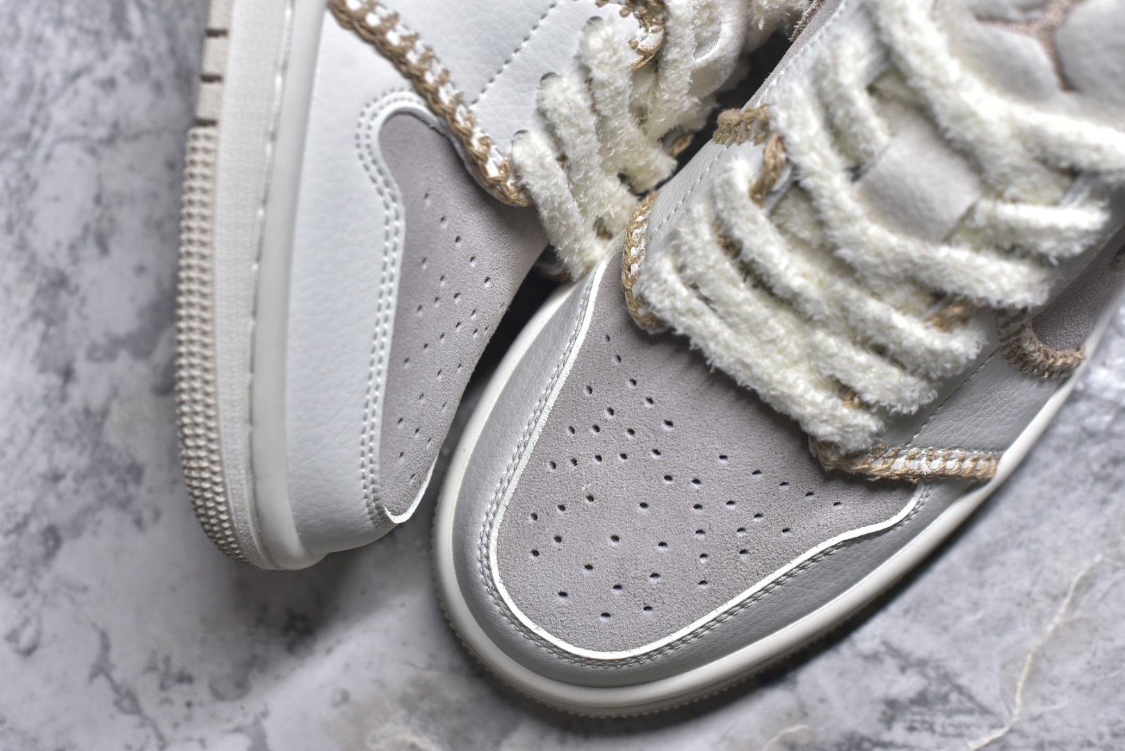 图片[8]-#Air Jordan AJ1 Low 低帮 HV4268-120 全新流水线出品 DT版本唯一平替选择 市场第二梯队最强版 全部原鞋开发 原楦原纸板开发 全鞋电脑针车 原厂内置全掌气垫 原盒内在原标 唯一Zp原版鞋带绑法 免检产品 全新2022版型 全头层皮料 完美零毛边处理 原厂配置全掌气垫 价格定位良心 几十个配色陆续出货 实拍调校N版已经零色差零失真 百分百还原实物色彩所见即所得 不存在货不对板色差等低级问题 选购参考实物拍摄 不混卖不参货 只用心做好货严格选品 承诺混一赔十 尺码：36-46-选品中心