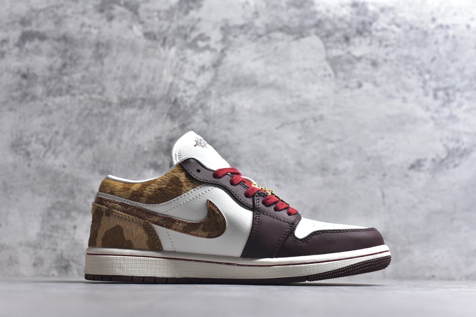 图片[3]-#Air Jordan AJ1 Low 低帮 IQ5321-121 终端优势供应 市面中低帮最具代表性版本没有之一 口碑大厂出品 品控大底版型不断改良更新 全套原纸板楦头开发 确保原汁原味 完美呈现版型 完美零毛边处理 原厂内置全掌气垫 价格定位良心 平台专用代工流水线出品 一眼公司既视感 拿到手的一瞬间就与众不同 碾压市面所有版本 全部原鞋开发 每一个配色都会采购原鞋确认细节 打破市面看图做货无好货之说 尺码：35.5 36 36.5 37.5 38 38.5 39 40 40.5 41 42 42.5 43 44 44.5 45 46-选品中心