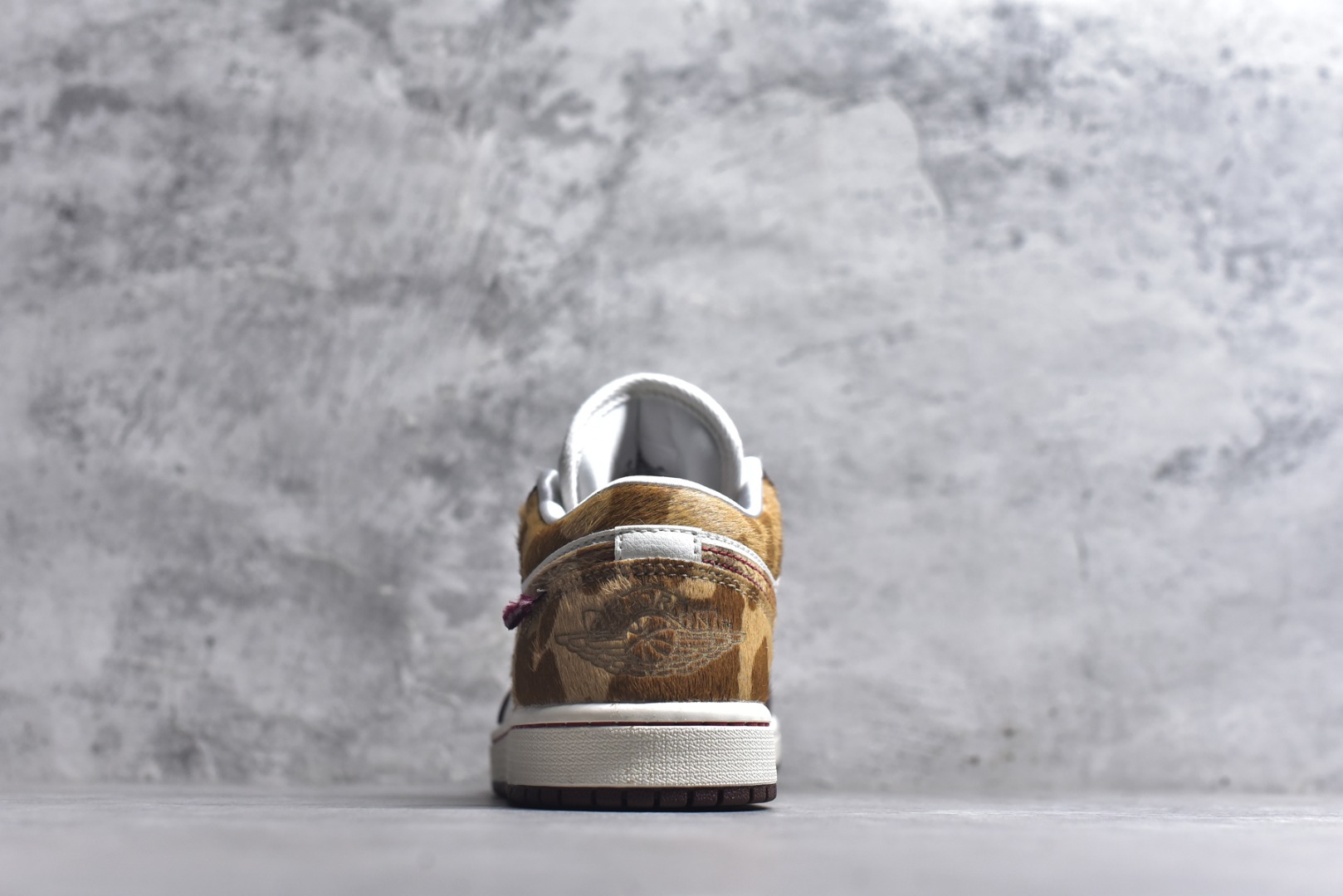 图片[5]-#Air Jordan AJ1 Low 低帮 IQ5321-121 终端优势供应 市面中低帮最具代表性版本没有之一 口碑大厂出品 品控大底版型不断改良更新 全套原纸板楦头开发 确保原汁原味 完美呈现版型 完美零毛边处理 原厂内置全掌气垫 价格定位良心 平台专用代工流水线出品 一眼公司既视感 拿到手的一瞬间就与众不同 碾压市面所有版本 全部原鞋开发 每一个配色都会采购原鞋确认细节 打破市面看图做货无好货之说 尺码：35.5 36 36.5 37.5 38 38.5 39 40 40.5 41 42 42.5 43 44 44.5 45 46-选品中心