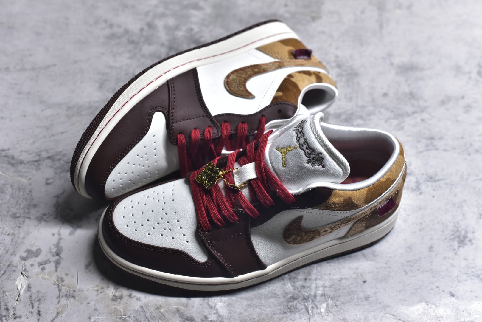 图片[7]-#Air Jordan AJ1 Low 低帮 IQ5321-121 终端优势供应 市面中低帮最具代表性版本没有之一 口碑大厂出品 品控大底版型不断改良更新 全套原纸板楦头开发 确保原汁原味 完美呈现版型 完美零毛边处理 原厂内置全掌气垫 价格定位良心 平台专用代工流水线出品 一眼公司既视感 拿到手的一瞬间就与众不同 碾压市面所有版本 全部原鞋开发 每一个配色都会采购原鞋确认细节 打破市面看图做货无好货之说 尺码：35.5 36 36.5 37.5 38 38.5 39 40 40.5 41 42 42.5 43 44 44.5 45 46-选品中心