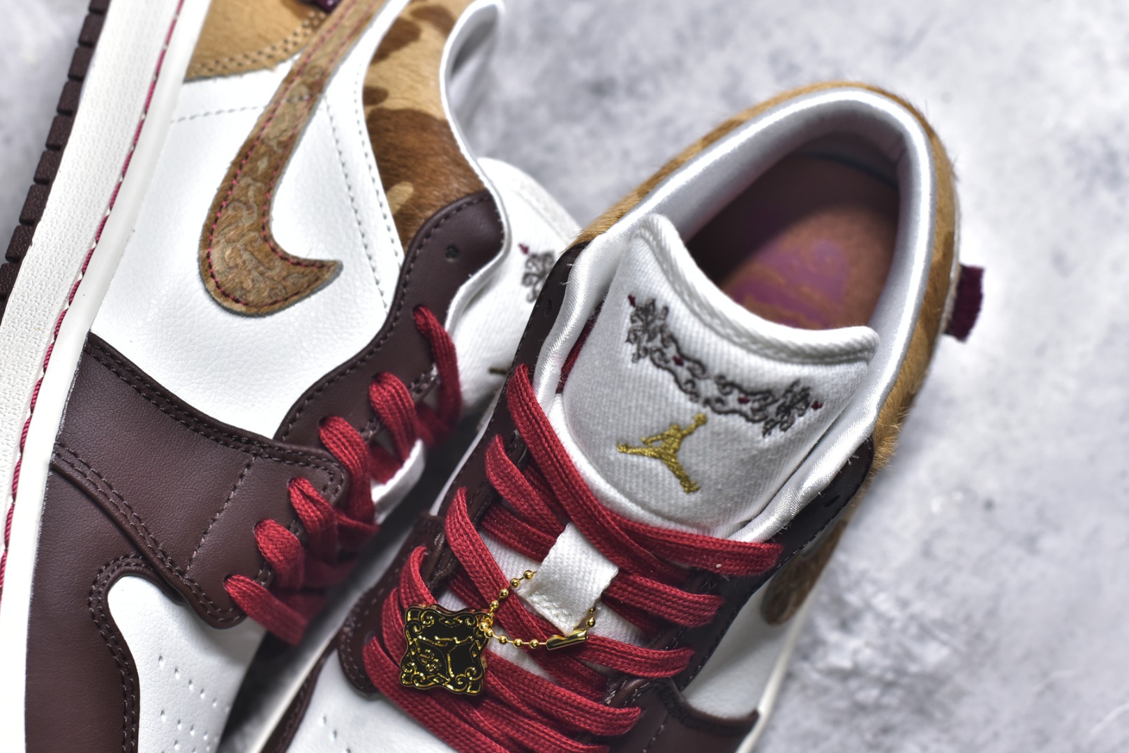 图片[9]-#Air Jordan AJ1 Low 低帮 IQ5321-121 终端优势供应 市面中低帮最具代表性版本没有之一 口碑大厂出品 品控大底版型不断改良更新 全套原纸板楦头开发 确保原汁原味 完美呈现版型 完美零毛边处理 原厂内置全掌气垫 价格定位良心 平台专用代工流水线出品 一眼公司既视感 拿到手的一瞬间就与众不同 碾压市面所有版本 全部原鞋开发 每一个配色都会采购原鞋确认细节 打破市面看图做货无好货之说 尺码：35.5 36 36.5 37.5 38 38.5 39 40 40.5 41 42 42.5 43 44 44.5 45 46-选品中心