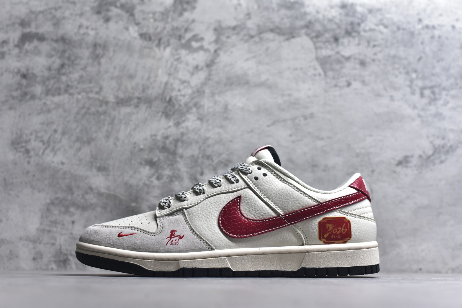 #2026年新款限量发售！Nike SB Dunk Low“ 马年限定—龙马精神” 周年高端定制 低帮休闲板鞋 定制鞋盒 大厂纯原品质出货 超高清洁度 皮料切割干净无任何毛边 细节完美 货号：XX8930-030 尺码：36 36.5 37.5 38 38.5 39 40 40.5 41 42 42.5 43 44 44.5 45-选品中心