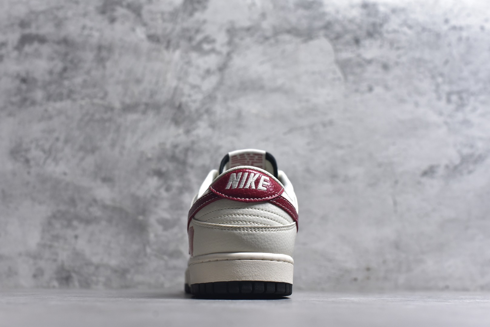 图片[5]-#2026年新款限量发售！Nike SB Dunk Low“ 马年限定—龙马精神” 周年高端定制 低帮休闲板鞋 定制鞋盒 大厂纯原品质出货 超高清洁度 皮料切割干净无任何毛边 细节完美 货号：XX8930-030 尺码：36 36.5 37.5 38 38.5 39 40 40.5 41 42 42.5 43 44 44.5 45-选品中心