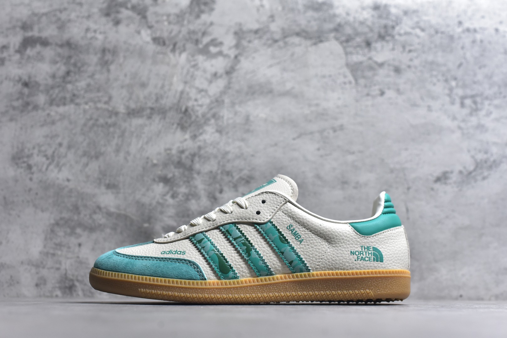 #独家实拍✨Adidas SAMBA OG 德训鞋 高端定制桑巴系列 大厂纯原品质出货 超高清洁度 细节完美 舒适百搭 低帮休闲板鞋 男女同款 货号：XR0012 尺码：36 36.5 37 38 38.5 39 40 40.5 41 42 42.5 43 44 44.5 45-选品中心