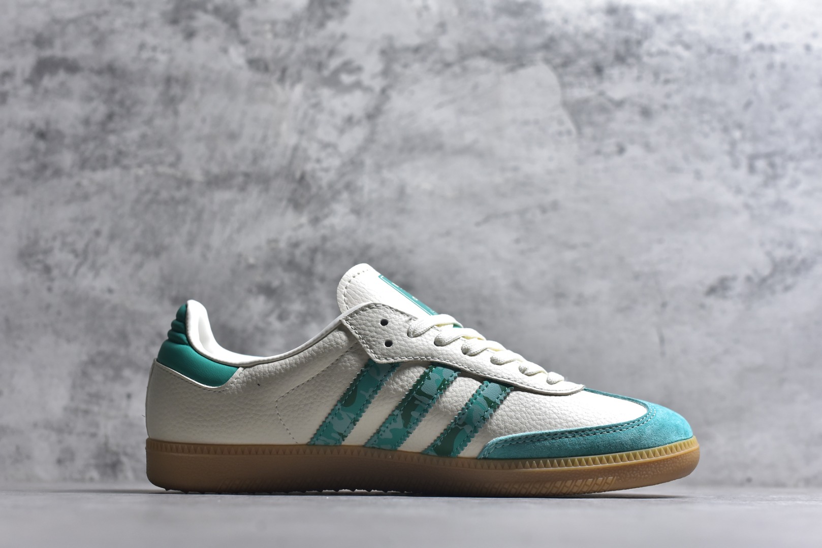 图片[3]-#独家实拍✨Adidas SAMBA OG 德训鞋 高端定制桑巴系列 大厂纯原品质出货 超高清洁度 细节完美 舒适百搭 低帮休闲板鞋 男女同款 货号：XR0012 尺码：36 36.5 37 38 38.5 39 40 40.5 41 42 42.5 43 44 44.5 45-选品中心