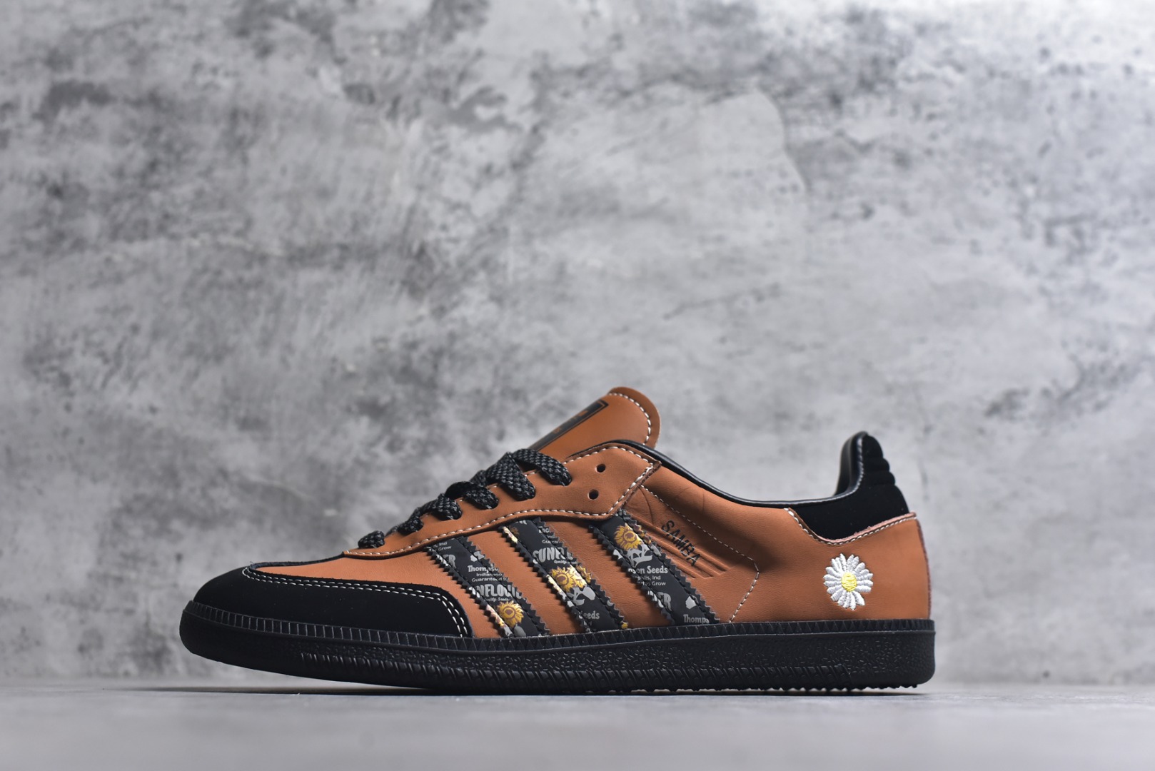 #独家实拍✨Adidas SAMBA OG 德训鞋 高端定制桑巴系列 大厂纯原品质出货 超高清洁度 细节完美 舒适百搭 低帮休闲板鞋 男女同款 货号：XR0008 尺码：36 36.5 37 38 38.5 39 40 40.5 41 42 42.5 43 44 44.5 45-选品中心