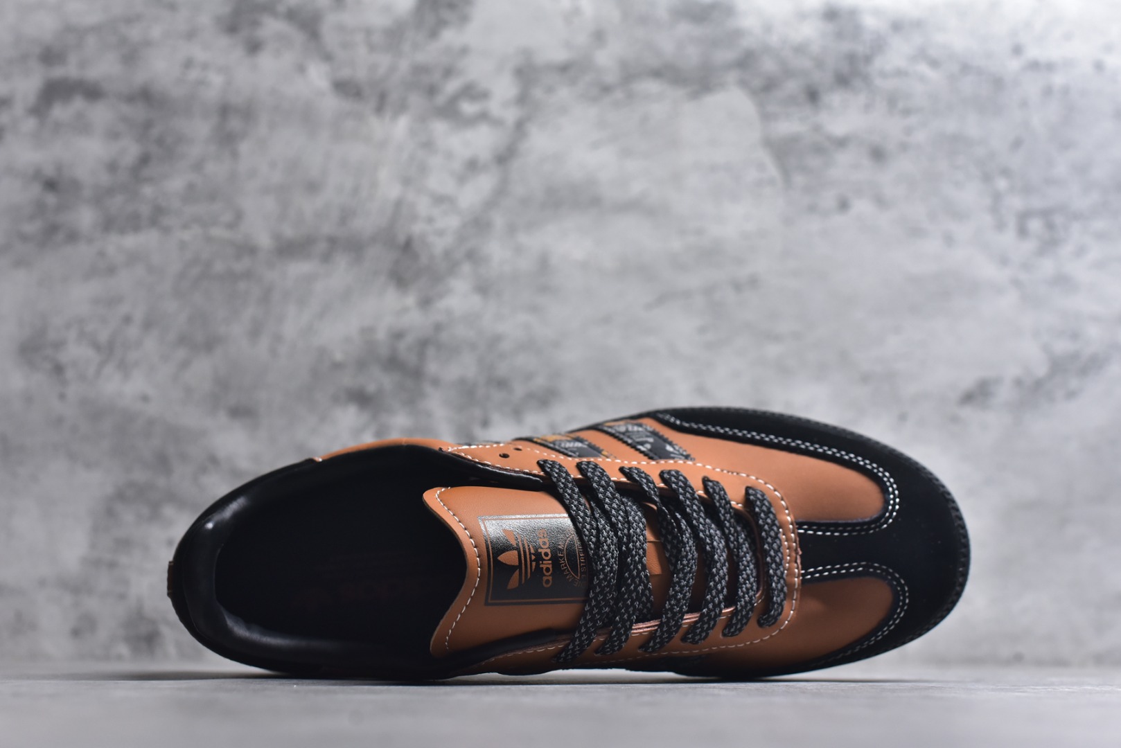 图片[4]-#独家实拍✨Adidas SAMBA OG 德训鞋 高端定制桑巴系列 大厂纯原品质出货 超高清洁度 细节完美 舒适百搭 低帮休闲板鞋 男女同款 货号：XR0008 尺码：36 36.5 37 38 38.5 39 40 40.5 41 42 42.5 43 44 44.5 45-选品中心