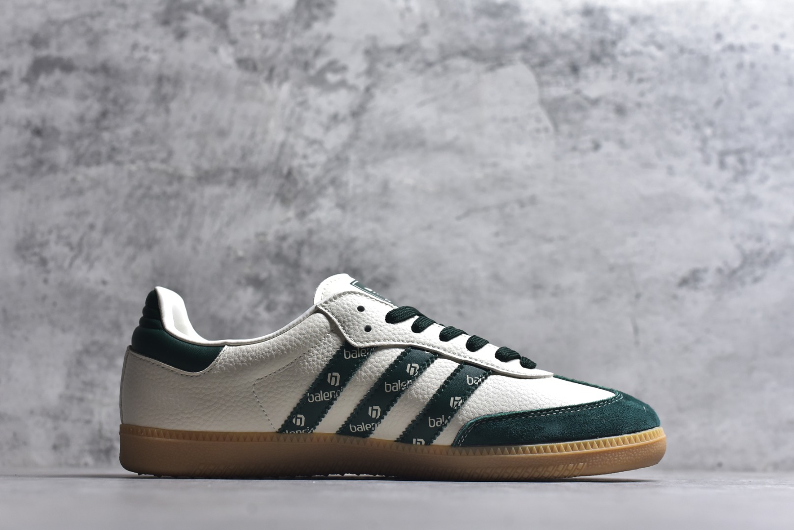 图片[3]-#独家实拍✨Adidas Originals Samba OG ‘DIY’桑巴舞系列 阿迪达斯 三叶草绅士德训足球风百搭低帮休闲运动板鞋原装头层材料 用料绝不含糊 独家版型蒸餾加工帶來的是更好的视觉和脚感体验 清洁度 电绣工艺 皮料切割干净无任何毛边 细节完美 货号：XR0002 尺码：36-45（半）-选品中心