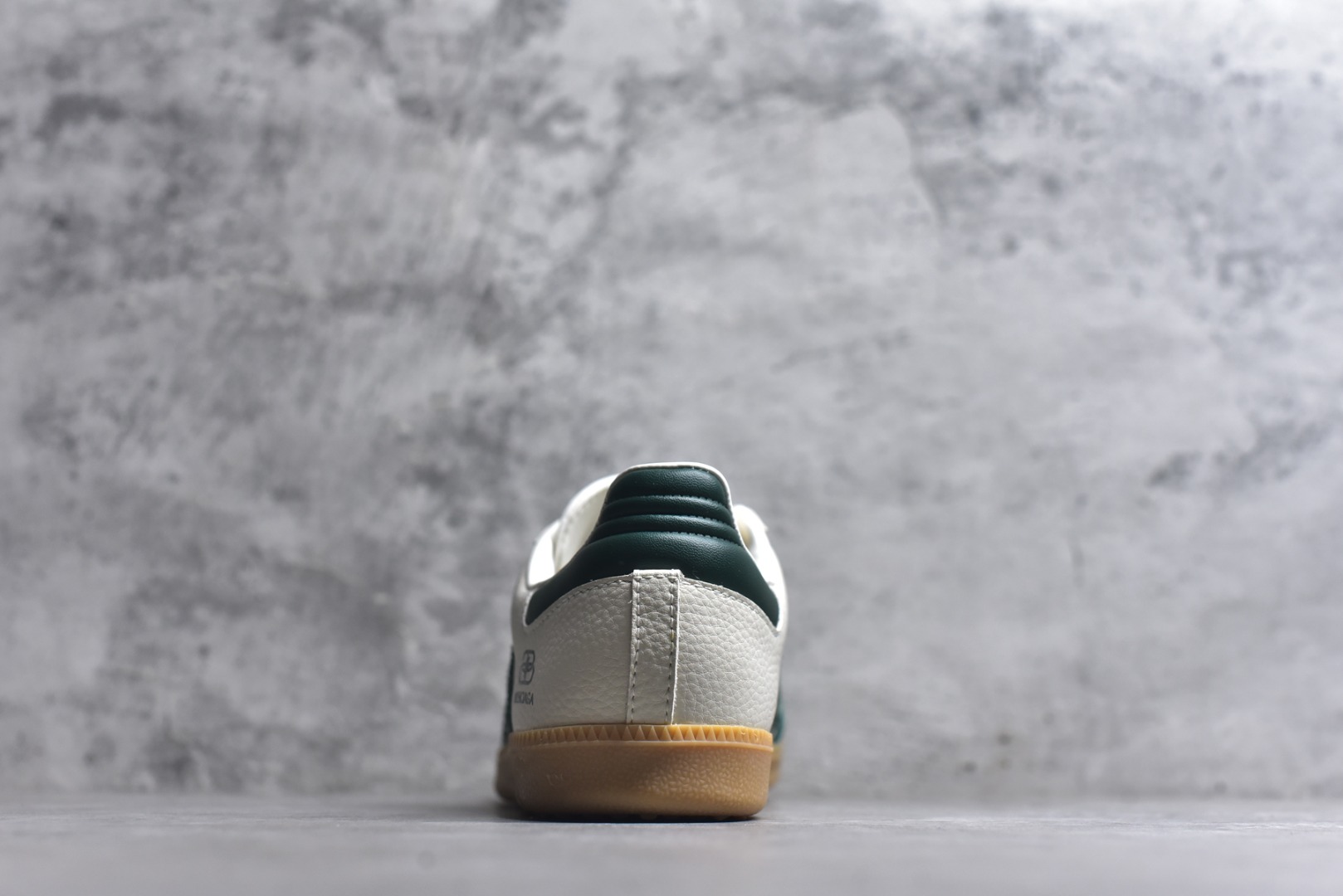 图片[5]-#独家实拍✨Adidas Originals Samba OG ‘DIY’桑巴舞系列 阿迪达斯 三叶草绅士德训足球风百搭低帮休闲运动板鞋原装头层材料 用料绝不含糊 独家版型蒸餾加工帶來的是更好的视觉和脚感体验 清洁度 电绣工艺 皮料切割干净无任何毛边 细节完美 货号：XR0002 尺码：36-45（半）-选品中心