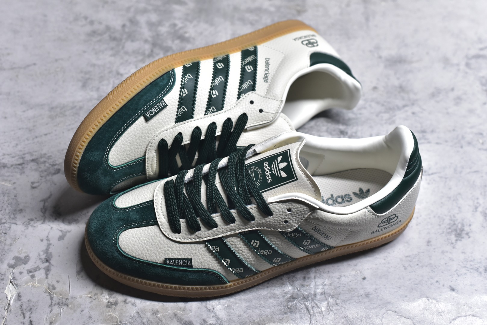 图片[7]-#独家实拍✨Adidas Originals Samba OG ‘DIY’桑巴舞系列 阿迪达斯 三叶草绅士德训足球风百搭低帮休闲运动板鞋原装头层材料 用料绝不含糊 独家版型蒸餾加工帶來的是更好的视觉和脚感体验 清洁度 电绣工艺 皮料切割干净无任何毛边 细节完美 货号：XR0002 尺码：36-45（半）-选品中心