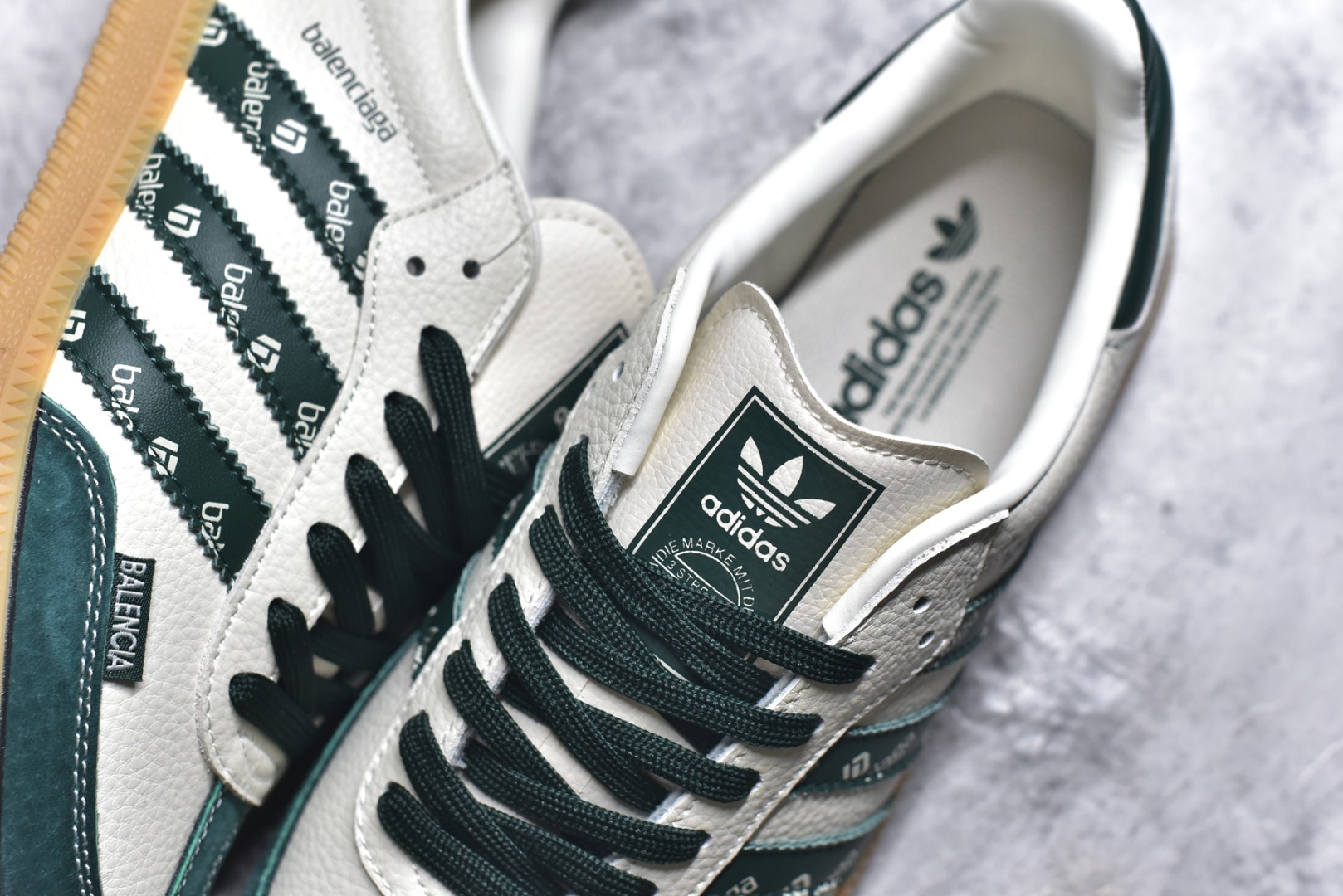 图片[9]-#独家实拍✨Adidas Originals Samba OG ‘DIY’桑巴舞系列 阿迪达斯 三叶草绅士德训足球风百搭低帮休闲运动板鞋原装头层材料 用料绝不含糊 独家版型蒸餾加工帶來的是更好的视觉和脚感体验 清洁度 电绣工艺 皮料切割干净无任何毛边 细节完美 货号：XR0002 尺码：36-45（半）-选品中心