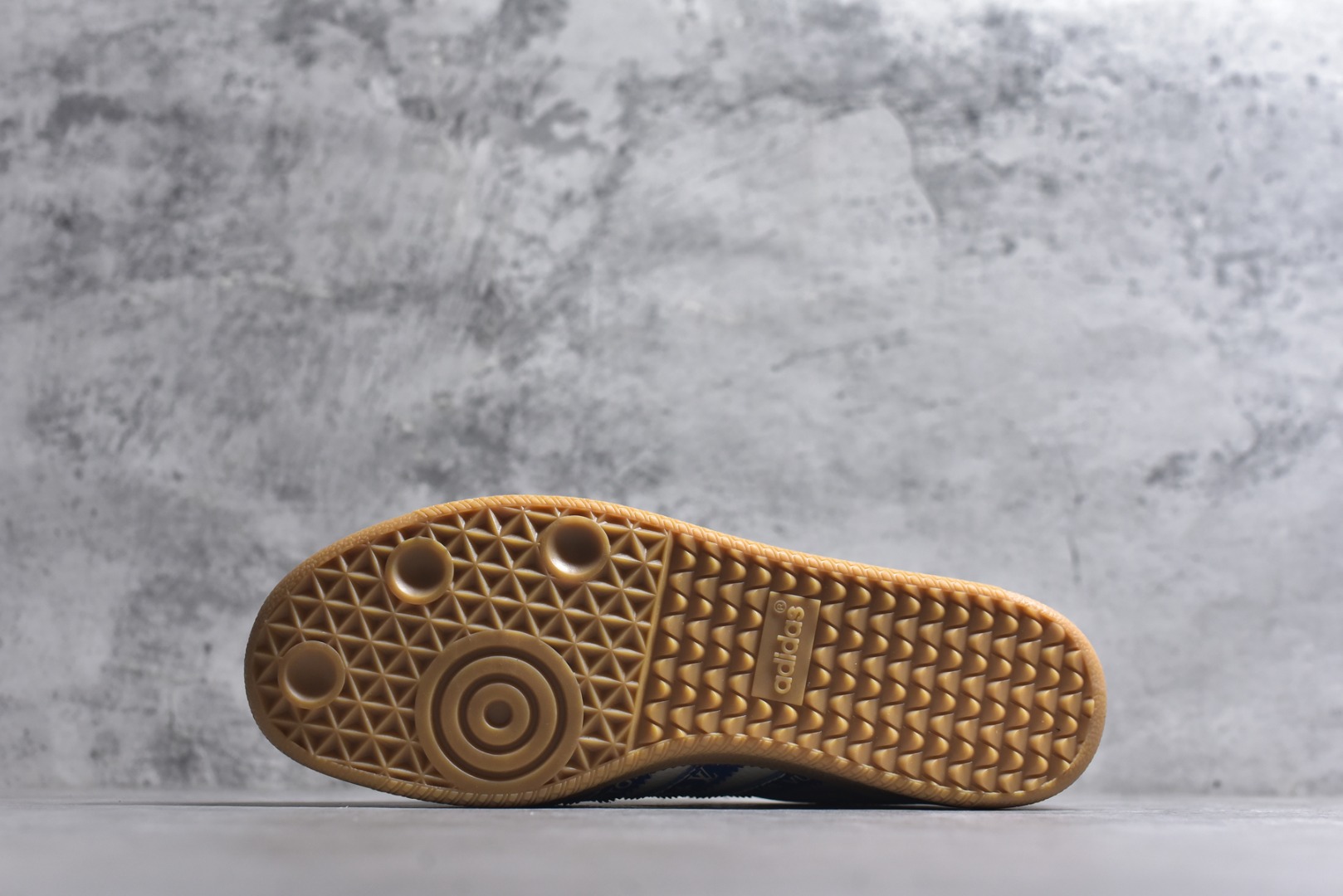 图片[6]-#独家实拍✨Adidas SAMBA OG 德训鞋 LV联名款 高端定制桑巴系列 大厂纯原品质出货 超高清洁度 细节完美 舒适百搭 低帮休闲板鞋 男女同款 货号：XR005 尺码：36-45（半）-选品中心