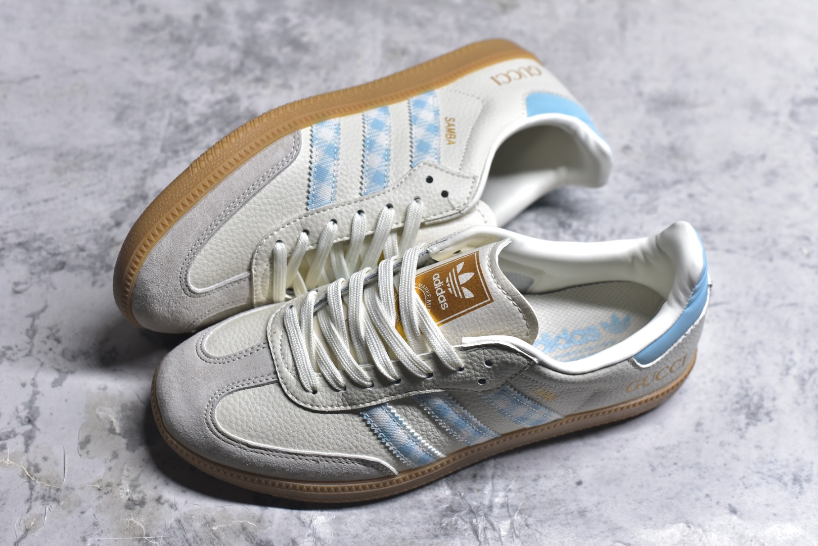 图片[7]-#独家实拍✨定制版Fendi x Ad Samba Og 定制配色 芬迪联名 阿迪桑巴系列徳训风低帮百搭休闲板鞋 XR0010 定制鞋盒 大厂流水作业生产 超高清洁度 皮料切割干净无任何毛边 细节完美 尺码：36 36.5 37.5 38 38.5 39 40 40.5 41 42 42.5 43 44 44.5 45-选品中心