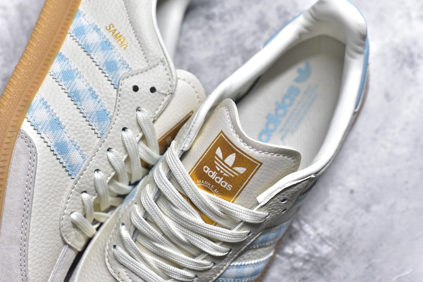 图片[9]-#独家实拍✨定制版Fendi x Ad Samba Og 定制配色 芬迪联名 阿迪桑巴系列徳训风低帮百搭休闲板鞋 XR0010 定制鞋盒 大厂流水作业生产 超高清洁度 皮料切割干净无任何毛边 细节完美 尺码：36 36.5 37.5 38 38.5 39 40 40.5 41 42 42.5 43 44 44.5 45-选品中心