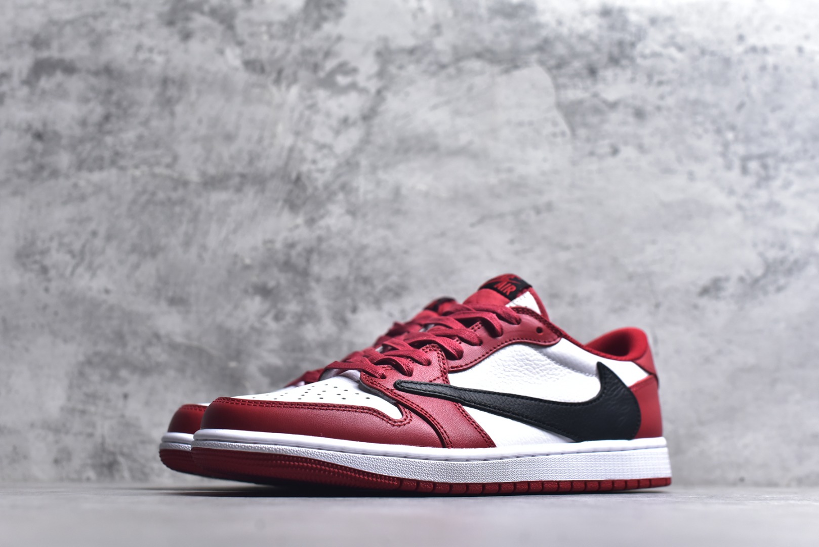 图片[2]-#Nike Air Jordan 1 x Travis Scott AJ1倒勾 乔一倒钩 耐克 低帮文化篮球鞋 完美品质出货 细节如图所示 鞋面切割工整 冲孔整齐干净 中底拉帮线 整体清洁度非常好 货号：DM7866-101 尺码：36-45-选品中心