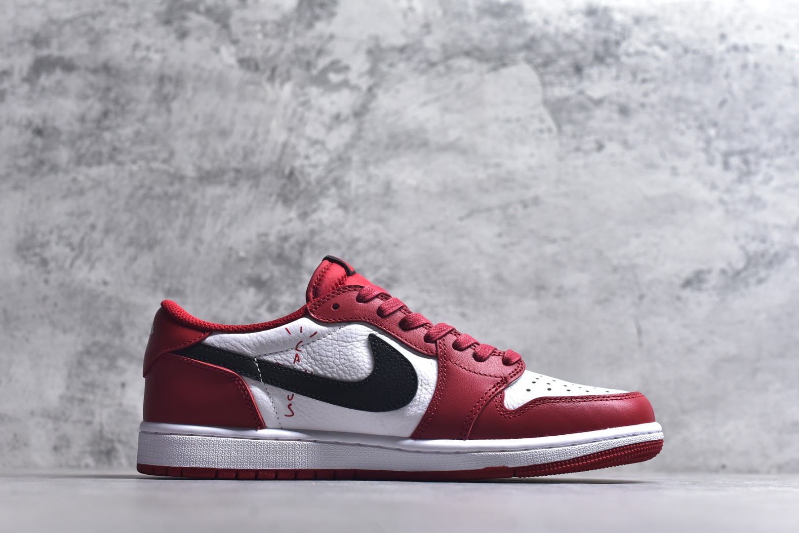 图片[3]-#Nike Air Jordan 1 x Travis Scott AJ1倒勾 乔一倒钩 耐克 低帮文化篮球鞋 完美品质出货 细节如图所示 鞋面切割工整 冲孔整齐干净 中底拉帮线 整体清洁度非常好 货号：DM7866-101 尺码：36-45-选品中心