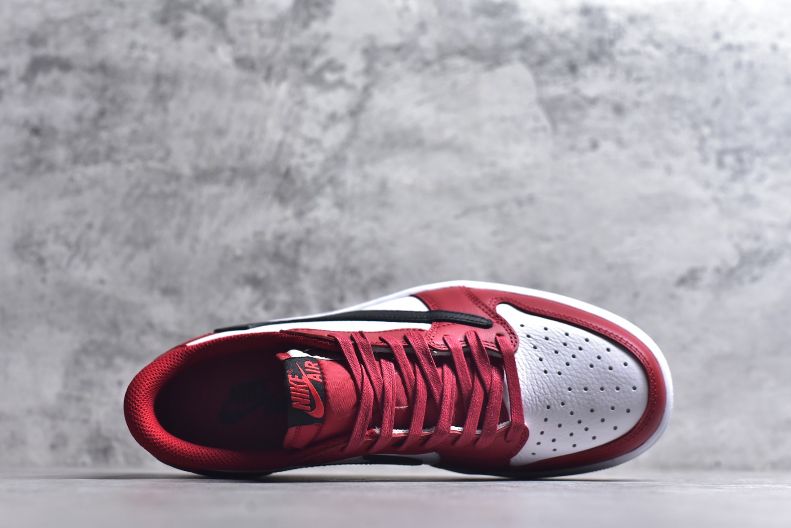 图片[4]-#Nike Air Jordan 1 x Travis Scott AJ1倒勾 乔一倒钩 耐克 低帮文化篮球鞋 完美品质出货 细节如图所示 鞋面切割工整 冲孔整齐干净 中底拉帮线 整体清洁度非常好 货号：DM7866-101 尺码：36-45-选品中心