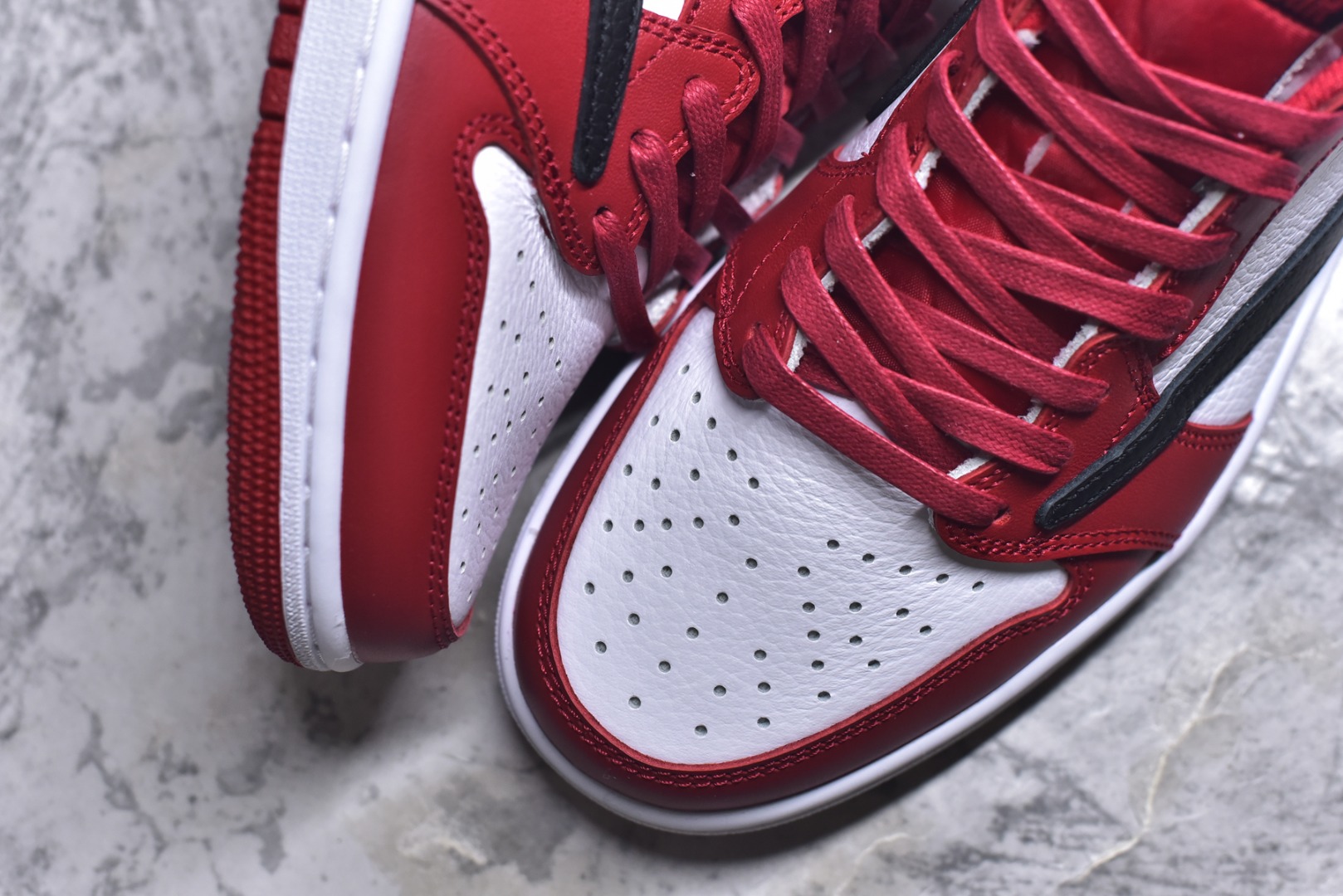 图片[8]-#Nike Air Jordan 1 x Travis Scott AJ1倒勾 乔一倒钩 耐克 低帮文化篮球鞋 完美品质出货 细节如图所示 鞋面切割工整 冲孔整齐干净 中底拉帮线 整体清洁度非常好 货号：DM7866-101 尺码：36-45-选品中心