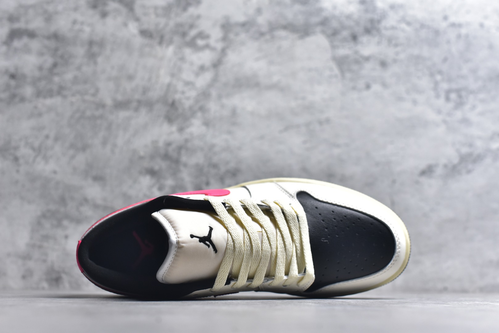 图片[4]-#Air Jordan AJ1 Low 低帮 DC0774-107 全新流水线出品 DT版本唯一平替选择 市场第二梯队最强版 全部原鞋开发 原楦原纸板开发 全鞋电脑针车 原厂内置全掌气垫 原盒内在原标 唯一Zp原版鞋带绑法 免检产品 全新2022版型 全头层皮料 完美零毛边处理 原厂配置全掌气垫 价格定位良心 几十个配色陆续出货 实拍调校N版已经零色差零失真 百分百还原实物色彩所见即所得 不存在货不对板色差等低级问题 选购参考实物拍摄 不混卖不参货 只用心做好货严格选品 承诺混一赔十 尺码：36-46-选品中心