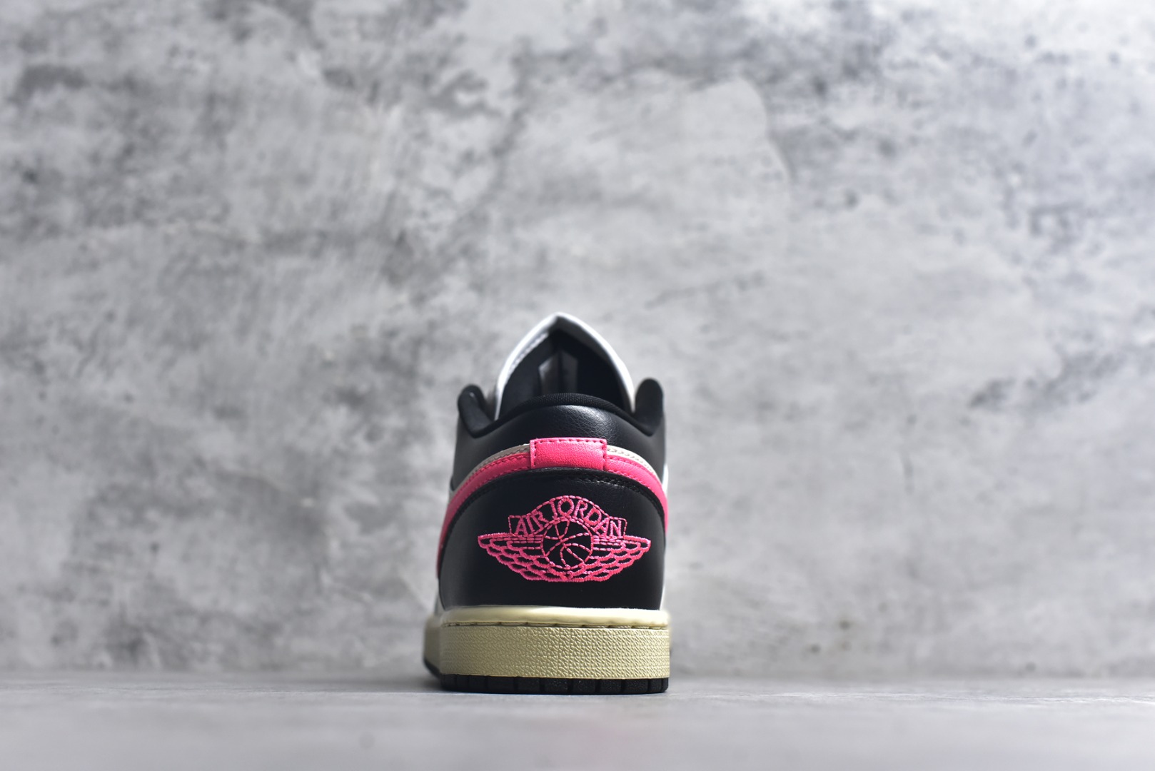 图片[5]-#Air Jordan AJ1 Low 低帮 DC0774-107 全新流水线出品 DT版本唯一平替选择 市场第二梯队最强版 全部原鞋开发 原楦原纸板开发 全鞋电脑针车 原厂内置全掌气垫 原盒内在原标 唯一Zp原版鞋带绑法 免检产品 全新2022版型 全头层皮料 完美零毛边处理 原厂配置全掌气垫 价格定位良心 几十个配色陆续出货 实拍调校N版已经零色差零失真 百分百还原实物色彩所见即所得 不存在货不对板色差等低级问题 选购参考实物拍摄 不混卖不参货 只用心做好货严格选品 承诺混一赔十 尺码：36-46-选品中心