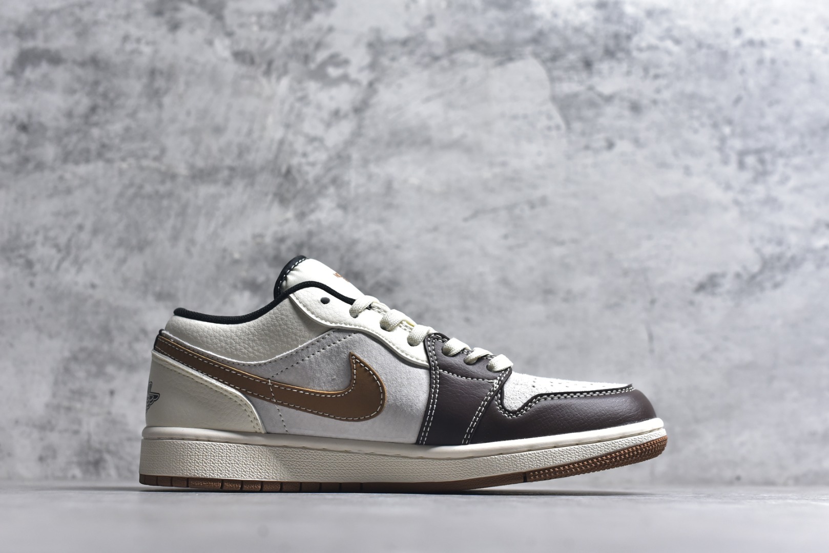 图片[3]-#2026年新款限量发售！Nike Jordan Air Jordan 1“ 北面联名——马年限定” 高端定制 低帮 复古 减震 防滑 耐磨 篮球鞋 定制鞋盒 大厂纯原品质出货 超高清洁度 皮料切割干净无任何毛边 细节完美 货号：XX2624-024 尺码：36 36.5 37.5 38 38.5 39 40 40.5 41 42 42.5 43 44 44.5 45-选品中心