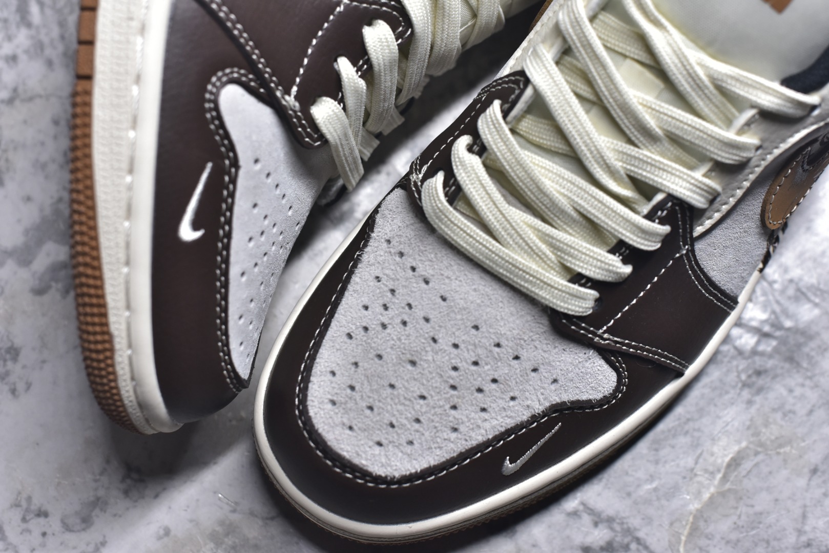 图片[8]-#2026年新款限量发售！Nike Jordan Air Jordan 1“ 北面联名——马年限定” 高端定制 低帮 复古 减震 防滑 耐磨 篮球鞋 定制鞋盒 大厂纯原品质出货 超高清洁度 皮料切割干净无任何毛边 细节完美 货号：XX2624-024 尺码：36 36.5 37.5 38 38.5 39 40 40.5 41 42 42.5 43 44 44.5 45-选品中心