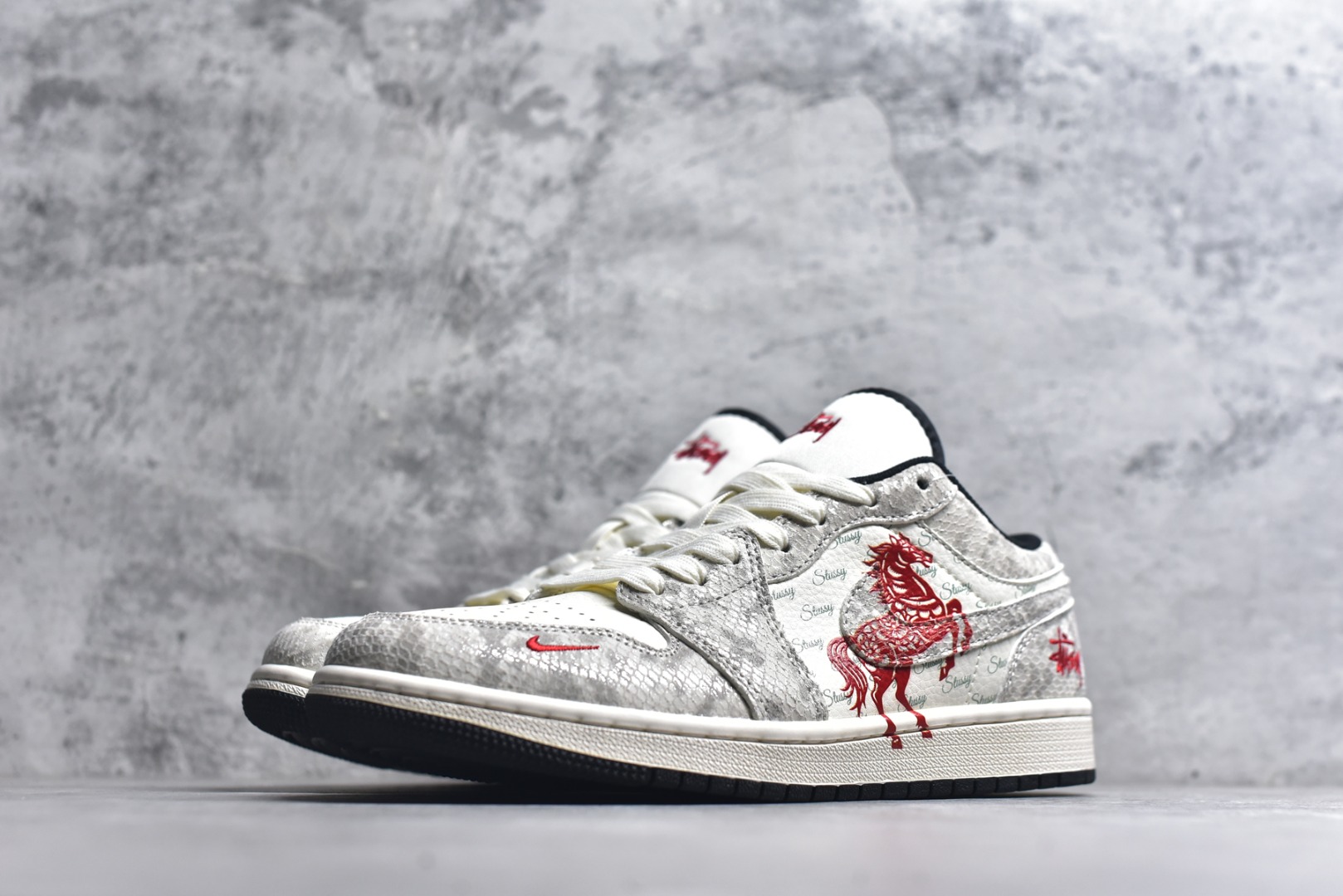 图片[2]-#海外爆款限量发售！Nike Jordan Air Jordan 1“ 马年限定——龙马精神” 高端定制 低帮 复古 减震 防滑 耐磨 篮球鞋 定制鞋盒 大厂纯原品质出货 超高清洁度 皮料切割干净无任何毛边 细节完美 货号：FC7688-200 尺码：36 36.5 37.5 38 38.5 39 40 40.5 41 42 42.5 43 44 44.5 45-选品中心