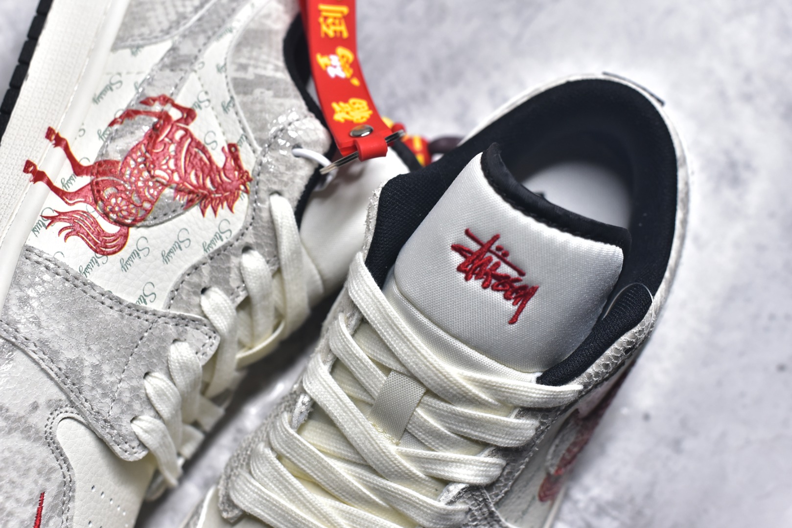 图片[9]-#海外爆款限量发售！Nike Jordan Air Jordan 1“ 马年限定——龙马精神” 高端定制 低帮 复古 减震 防滑 耐磨 篮球鞋 定制鞋盒 大厂纯原品质出货 超高清洁度 皮料切割干净无任何毛边 细节完美 货号：FC7688-200 尺码：36 36.5 37.5 38 38.5 39 40 40.5 41 42 42.5 43 44 44.5 45-选品中心