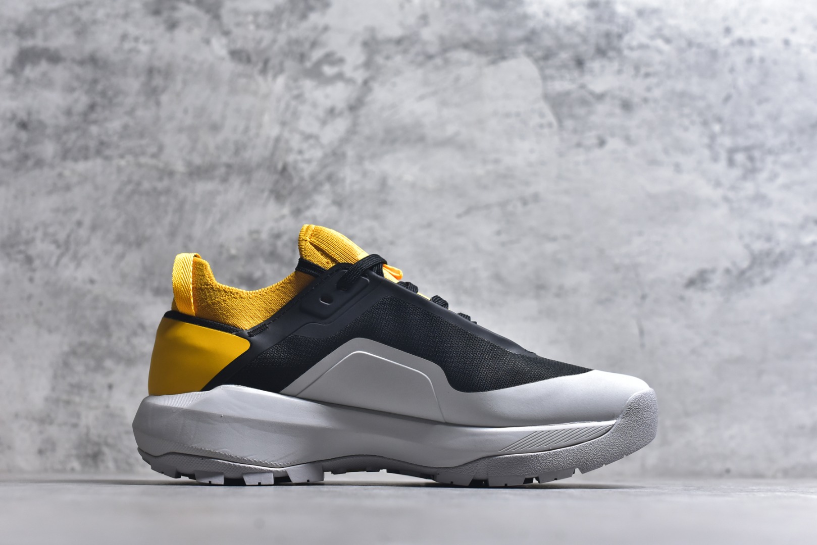 图片[3]-#Arcteryx Vertex Alpine GTX阿尔卑斯山顶峰系列低帮越野徒步户外运动登山运动鞋 这款GORE-TEX鞋履适合希望在技术路线上更快前进的山地跑步者穿着，无需担心地形条件如何。中底的Rocker Geometry几何结构设计带来推进力，并采用InFuse材料制成，这是一种轻质、高响应性的EVA和聚烯烃合成材料，可提供回弹并吸收冲击力。抓地平稳的Vibram Megagrip外底采用LITEBASE技术，在减轻重量的同时不影响性能，而多向凸耳花纹设计带来更强的抓地力。鞋身贴合包裹脚部，针织鞋领可阻挡碎屑进鞋。实拍调校N版已经零色差零失真 百分百还原实物色彩所见即所得 不存在货不对板色差等低级问题 选购参考实物拍摄 不混卖不参货 只用心做好货严格选品 承诺混一赔十 尺码：36 36.5 37.5 38 38.5 39 40 40.5 41 42 42.5 43 44 44.5 45-选品中心