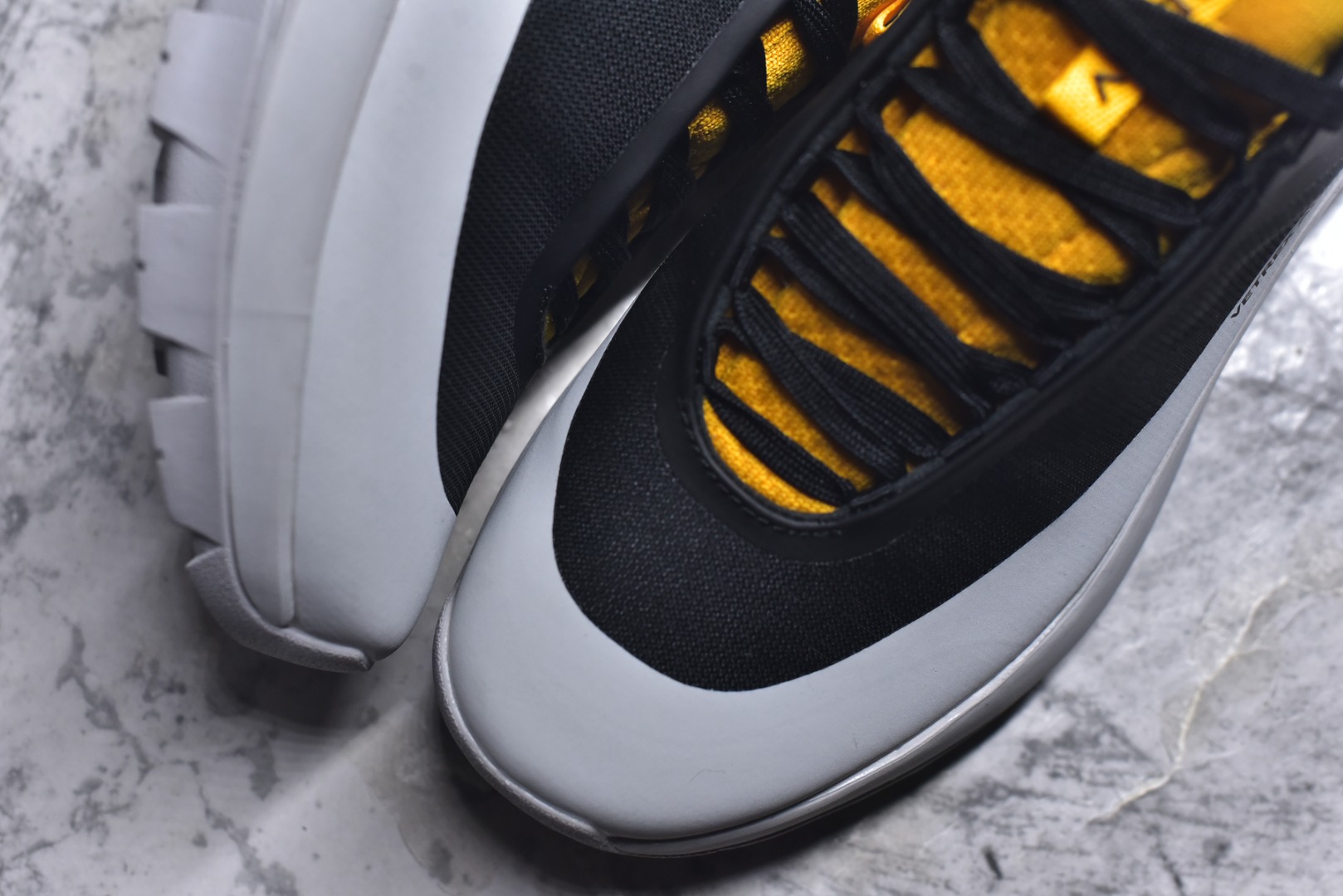 图片[8]-#Arcteryx Vertex Alpine GTX阿尔卑斯山顶峰系列低帮越野徒步户外运动登山运动鞋 这款GORE-TEX鞋履适合希望在技术路线上更快前进的山地跑步者穿着，无需担心地形条件如何。中底的Rocker Geometry几何结构设计带来推进力，并采用InFuse材料制成，这是一种轻质、高响应性的EVA和聚烯烃合成材料，可提供回弹并吸收冲击力。抓地平稳的Vibram Megagrip外底采用LITEBASE技术，在减轻重量的同时不影响性能，而多向凸耳花纹设计带来更强的抓地力。鞋身贴合包裹脚部，针织鞋领可阻挡碎屑进鞋。实拍调校N版已经零色差零失真 百分百还原实物色彩所见即所得 不存在货不对板色差等低级问题 选购参考实物拍摄 不混卖不参货 只用心做好货严格选品 承诺混一赔十 尺码：36 36.5 37.5 38 38.5 39 40 40.5 41 42 42.5 43 44 44.5 45-选品中心