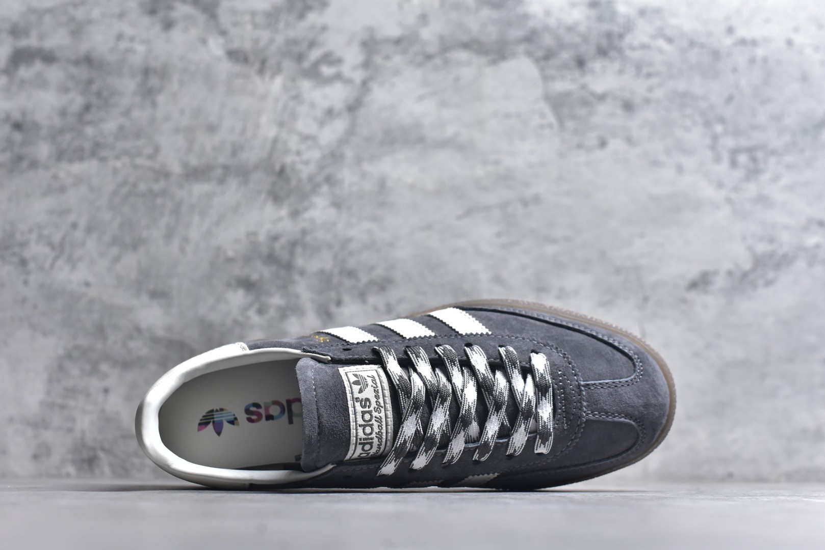 图片[4]-#Adidas Samba 桑巴舞街头系列德训运动板鞋 采用固色翻毛皮组合牛剖革鞋面材质 货号：KJ6303 尺码：35.5-45-选品中心