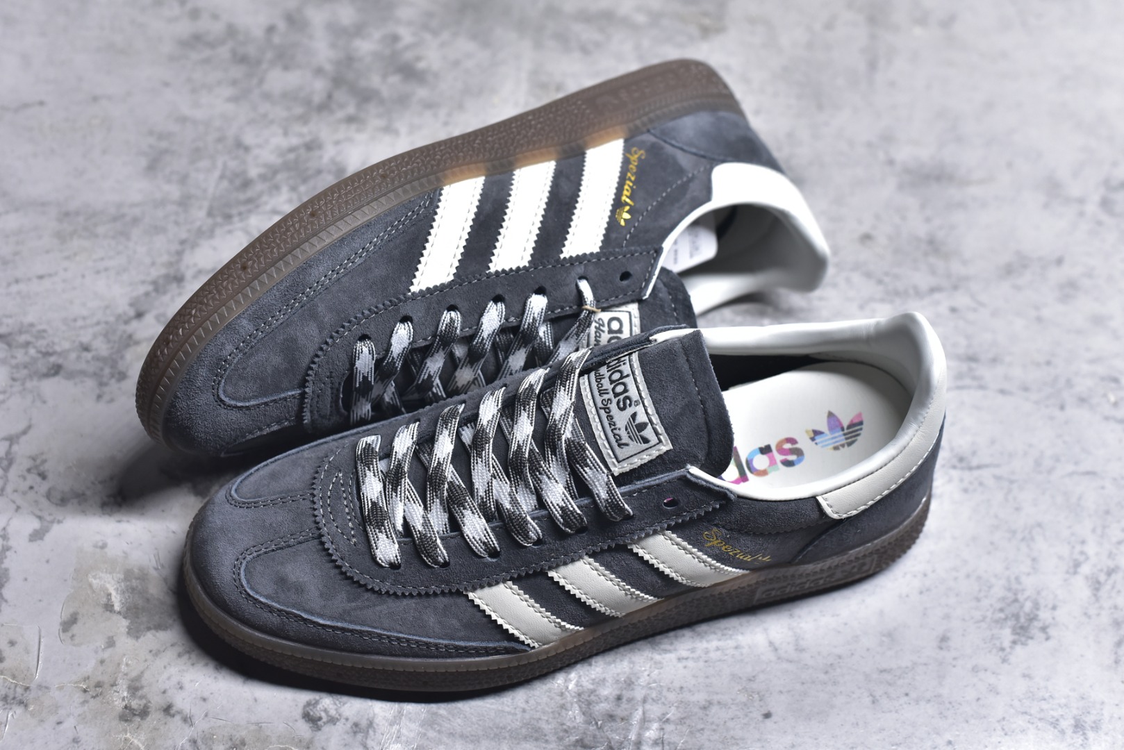 图片[7]-#Adidas Samba 桑巴舞街头系列德训运动板鞋 采用固色翻毛皮组合牛剖革鞋面材质 货号：KJ6303 尺码：35.5-45-选品中心