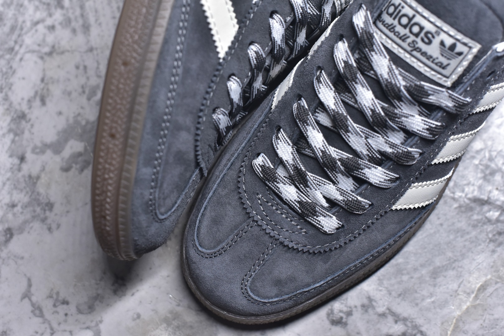 图片[8]-#Adidas Samba 桑巴舞街头系列德训运动板鞋 采用固色翻毛皮组合牛剖革鞋面材质 货号：KJ6303 尺码：35.5-45-选品中心