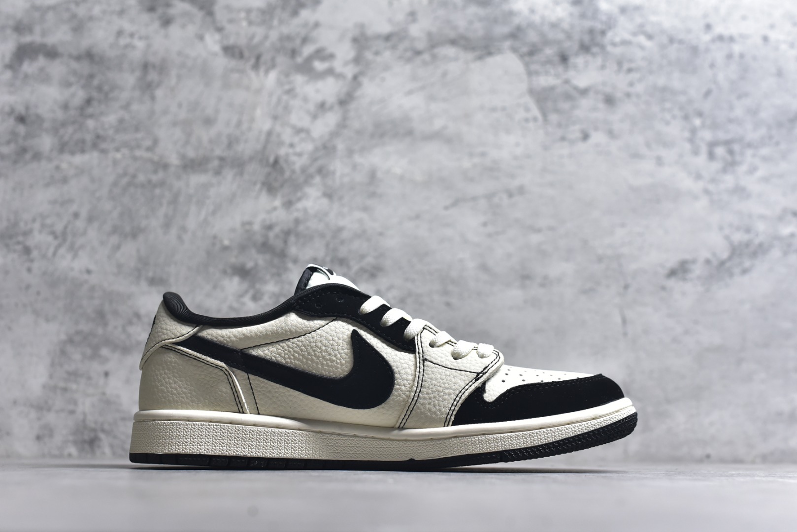 图片[3]-#海外爆款限量发售！ Travis Scott x Jordan 1 Low “克罗心联名——印花翻毛米黑” 高端定制 乔丹倒勾低帮休闲板鞋 大厂纯原品质出货 纯正版型 定制鞋盒 皮料切割干净无任何毛边 细节完美 超高清洁度 货号：DD7866-108 尺码：36 36.5 37.5 38 38.5 39 40 40.5 41 42 42.5 43 44 44.5 45-选品中心