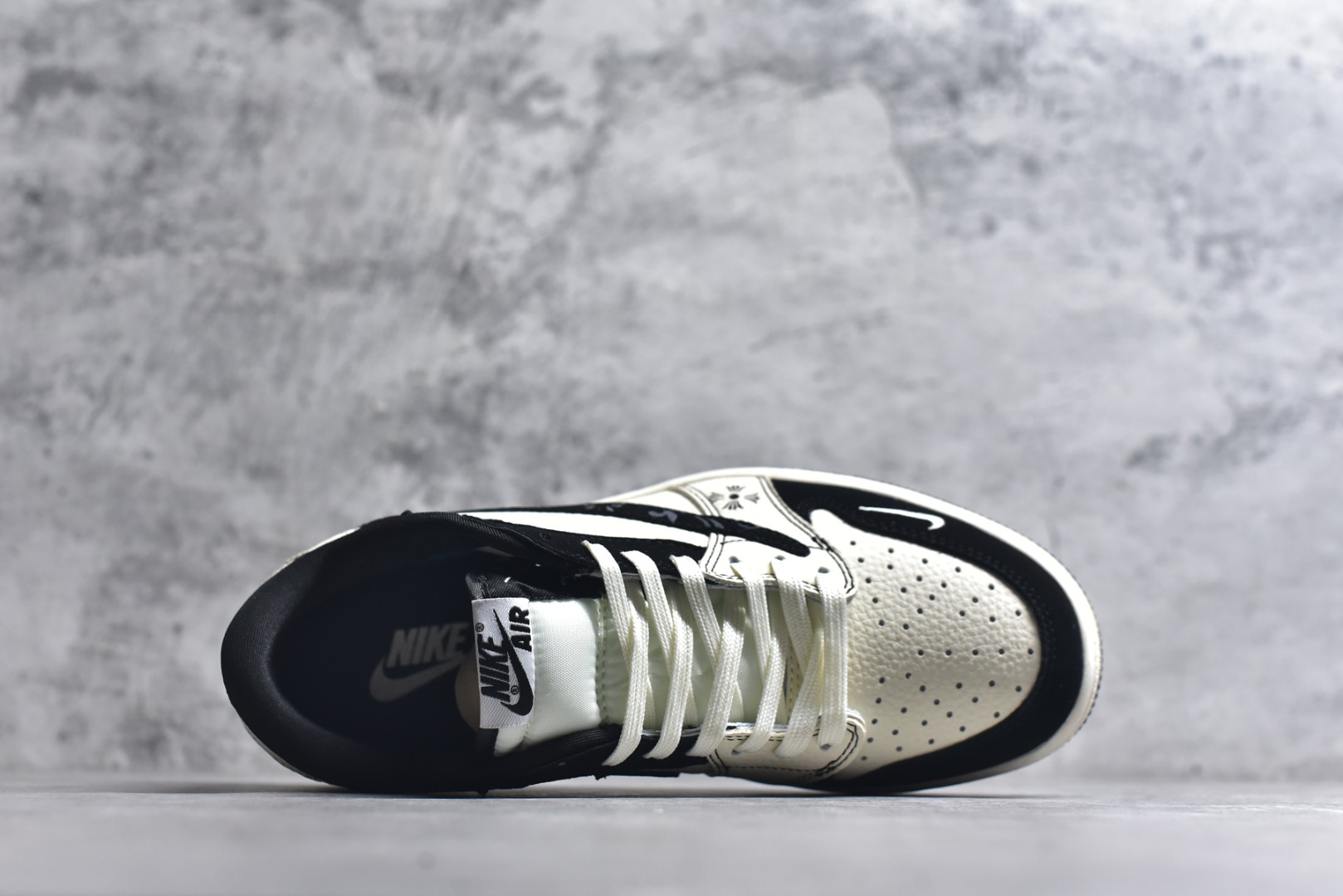 图片[4]-#海外爆款限量发售！ Travis Scott x Jordan 1 Low “克罗心联名——印花翻毛米黑” 高端定制 乔丹倒勾低帮休闲板鞋 大厂纯原品质出货 纯正版型 定制鞋盒 皮料切割干净无任何毛边 细节完美 超高清洁度 货号：DD7866-108 尺码：36 36.5 37.5 38 38.5 39 40 40.5 41 42 42.5 43 44 44.5 45-选品中心