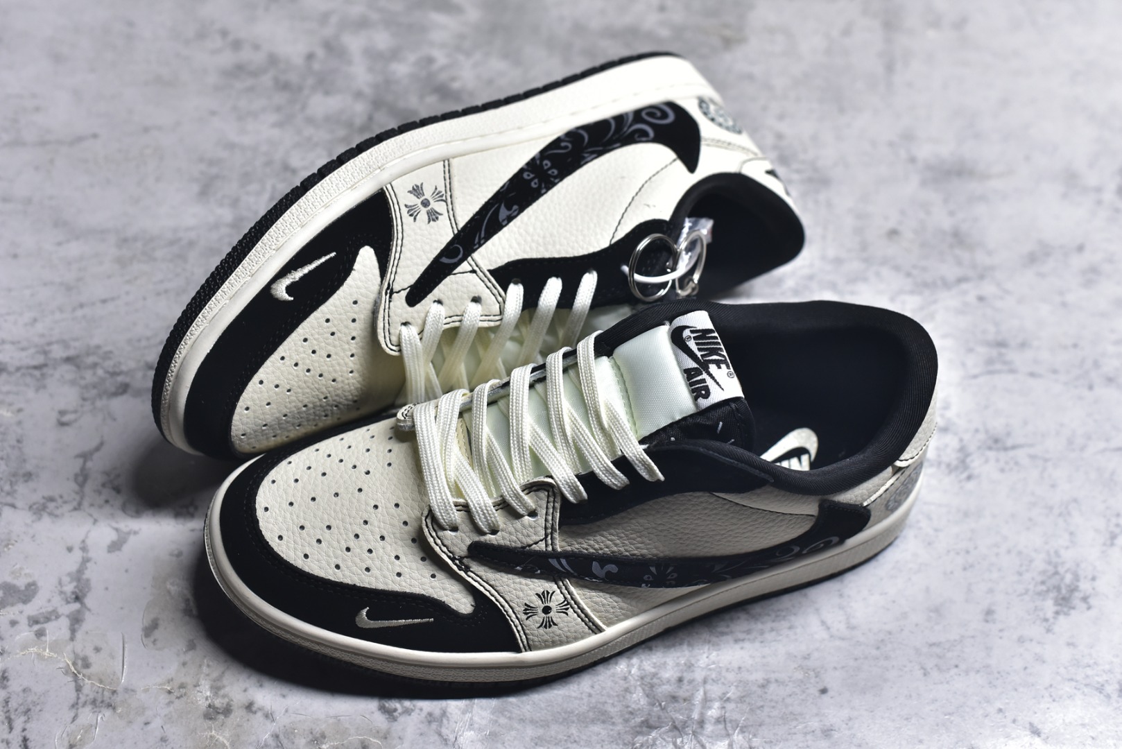 图片[7]-#海外爆款限量发售！ Travis Scott x Jordan 1 Low “克罗心联名——印花翻毛米黑” 高端定制 乔丹倒勾低帮休闲板鞋 大厂纯原品质出货 纯正版型 定制鞋盒 皮料切割干净无任何毛边 细节完美 超高清洁度 货号：DD7866-108 尺码：36 36.5 37.5 38 38.5 39 40 40.5 41 42 42.5 43 44 44.5 45-选品中心