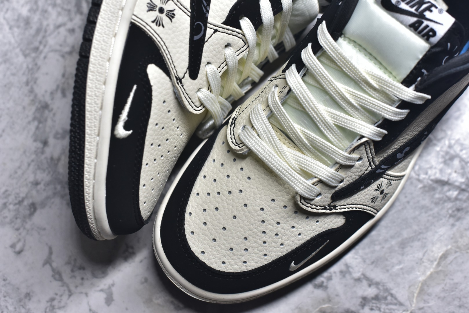 图片[8]-#海外爆款限量发售！ Travis Scott x Jordan 1 Low “克罗心联名——印花翻毛米黑” 高端定制 乔丹倒勾低帮休闲板鞋 大厂纯原品质出货 纯正版型 定制鞋盒 皮料切割干净无任何毛边 细节完美 超高清洁度 货号：DD7866-108 尺码：36 36.5 37.5 38 38.5 39 40 40.5 41 42 42.5 43 44 44.5 45-选品中心